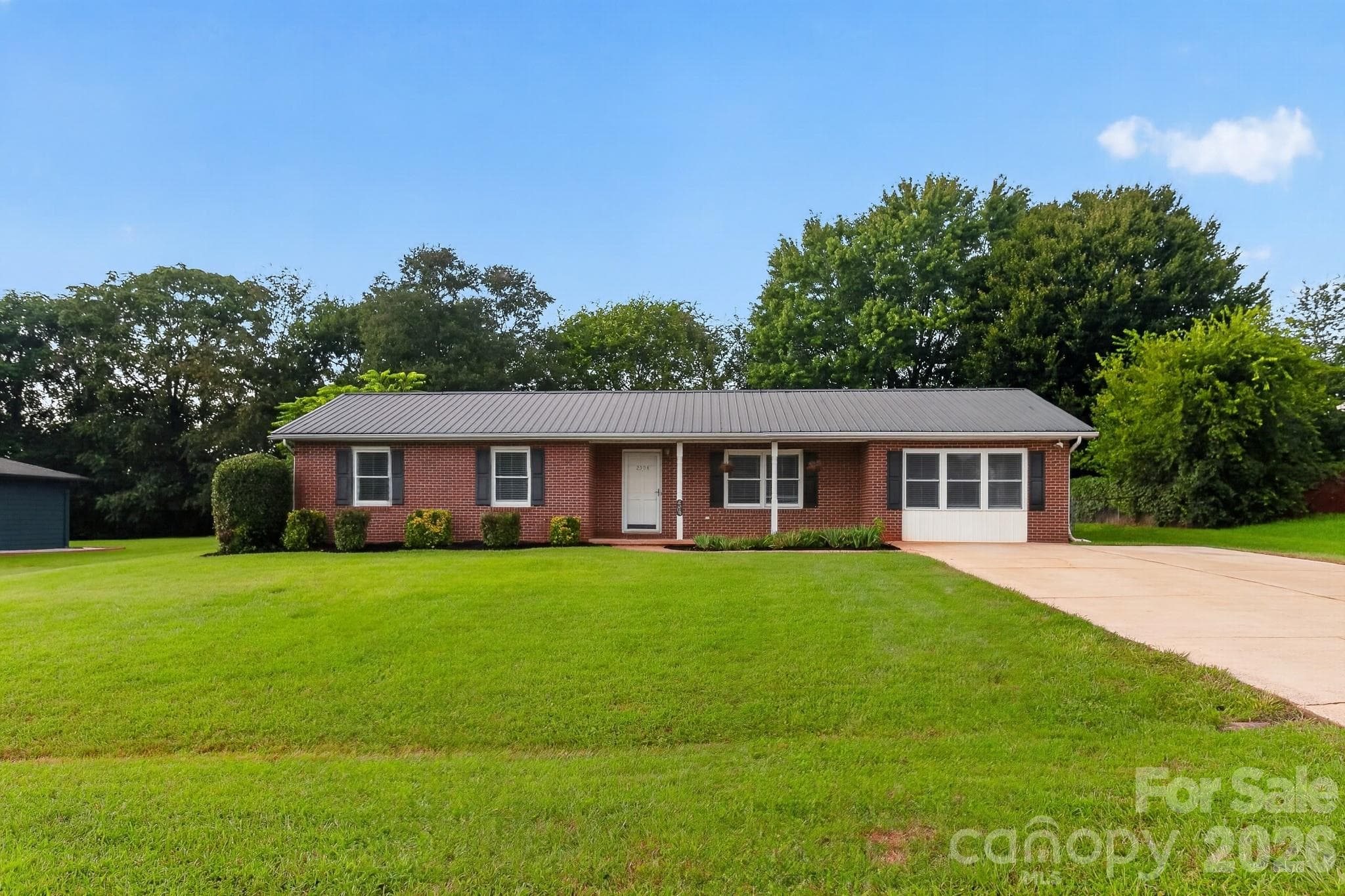 Single Family Residence at 2504 Ashford Drive, Newton, photo 4 of 24