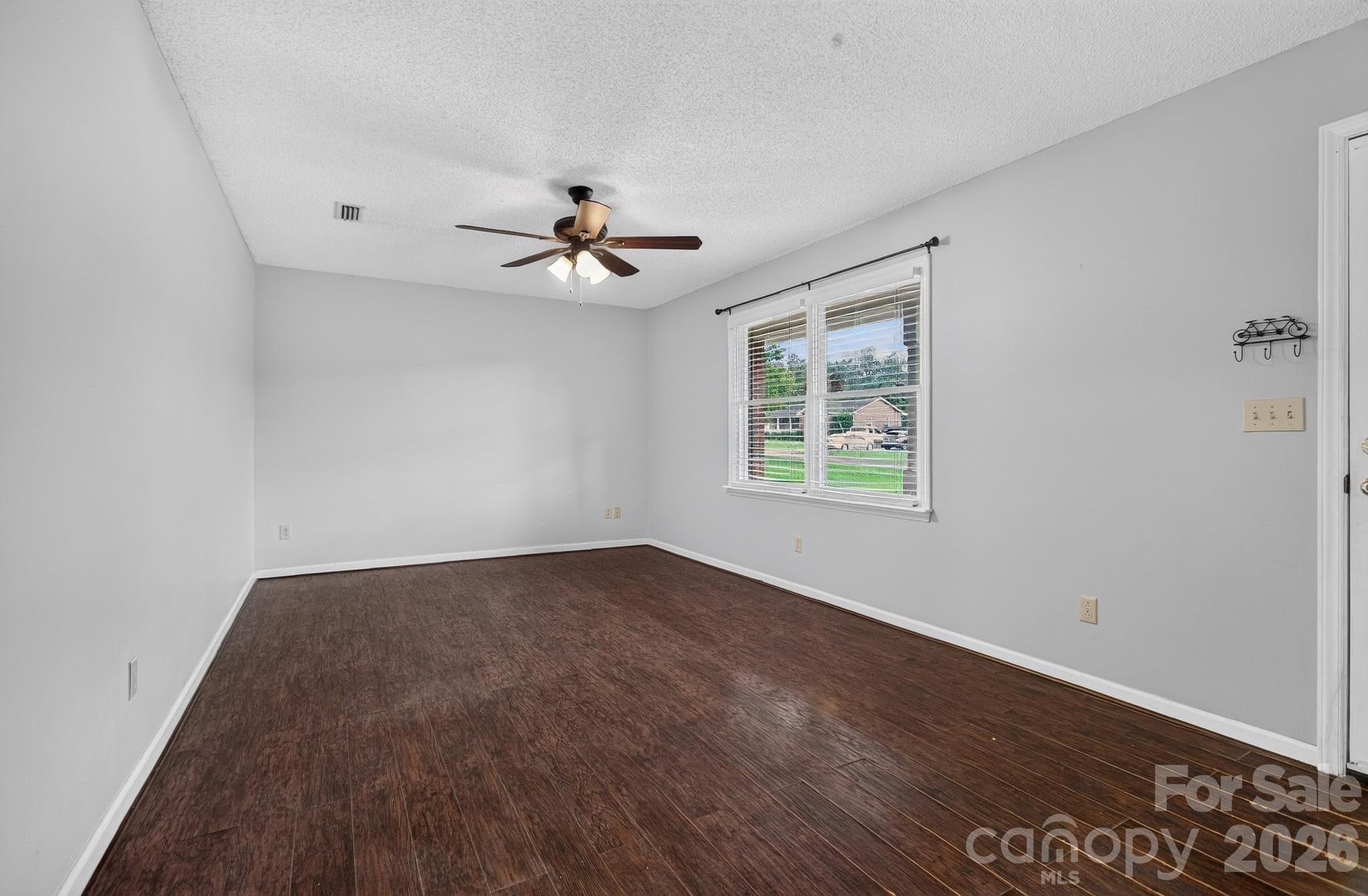 Single Family Residence at 2504 Ashford Drive, Newton, photo 6 of 24
