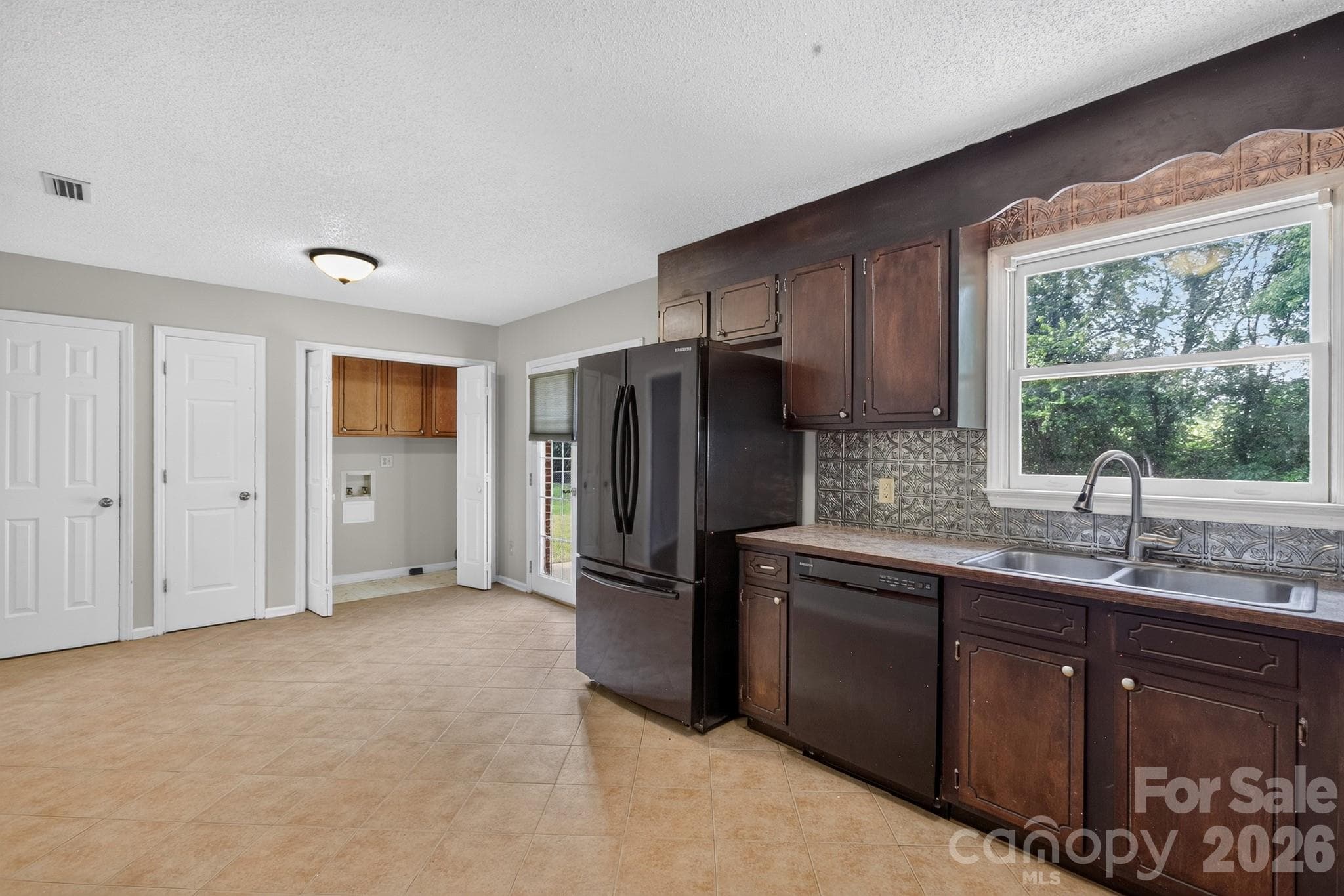 Single Family Residence at 2504 Ashford Drive, Newton, photo 11 of 24