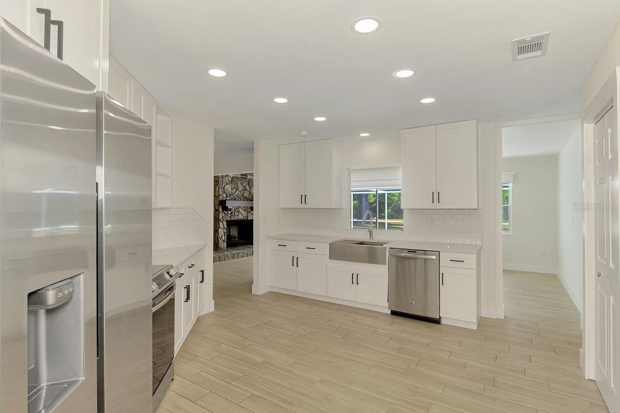 Enough room to add a dinette set! - 1620 MISSION VALLEY BLVD, NOKOMIS