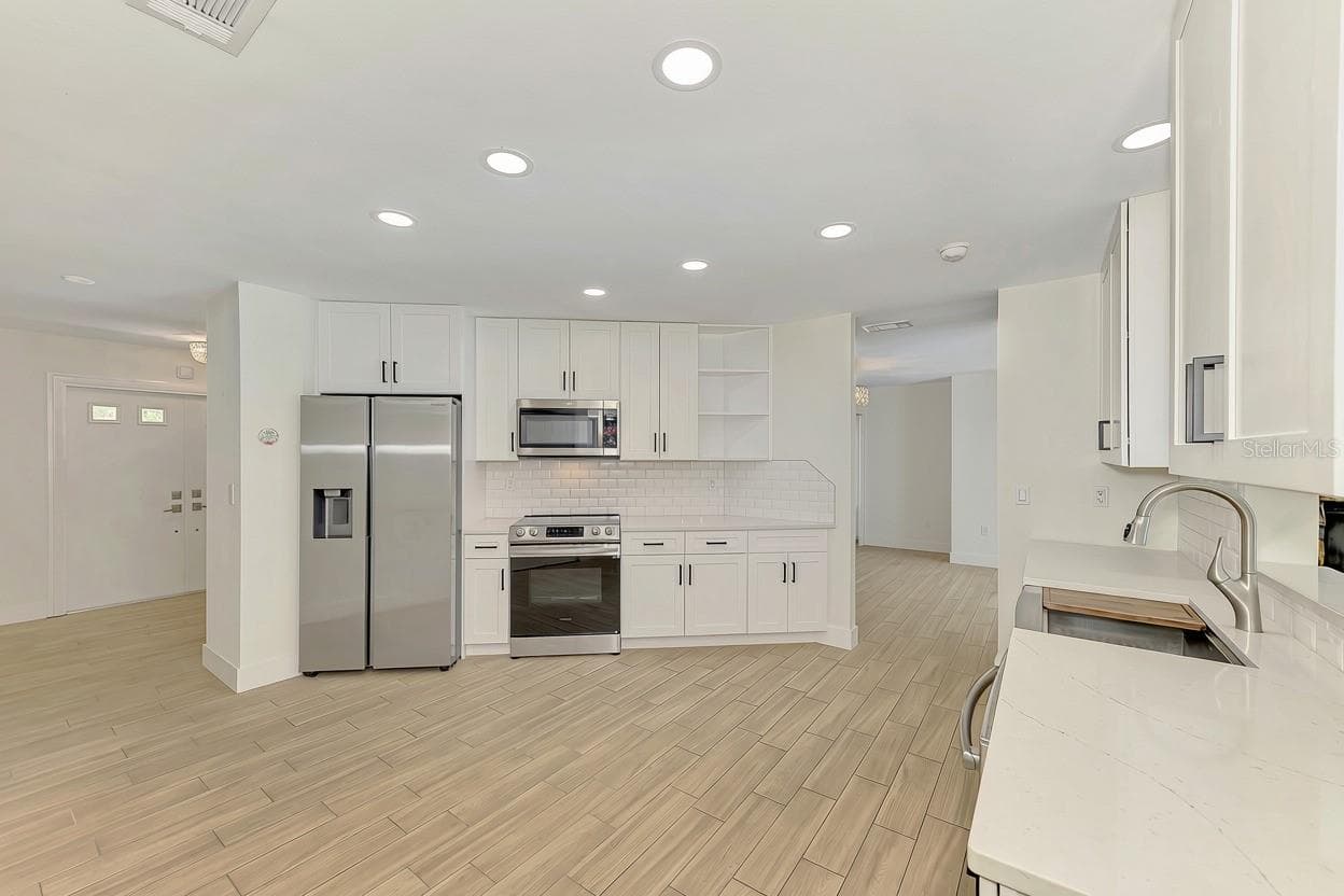 Spacious Kitchen! - 1620 MISSION VALLEY BLVD, NOKOMIS