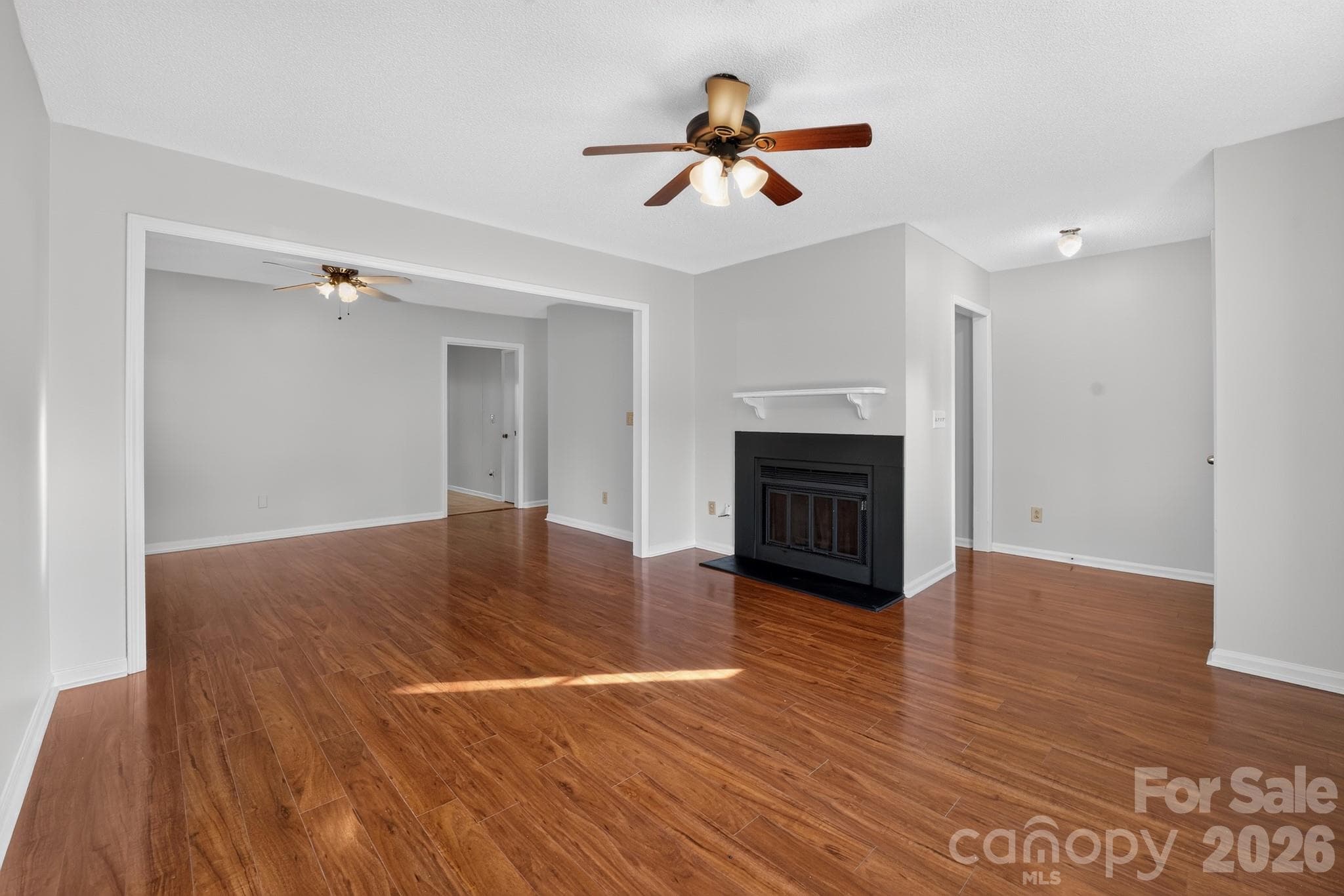 Townhouse at 8316 Summerglen Circle, Charlotte, photo 3 of 15
