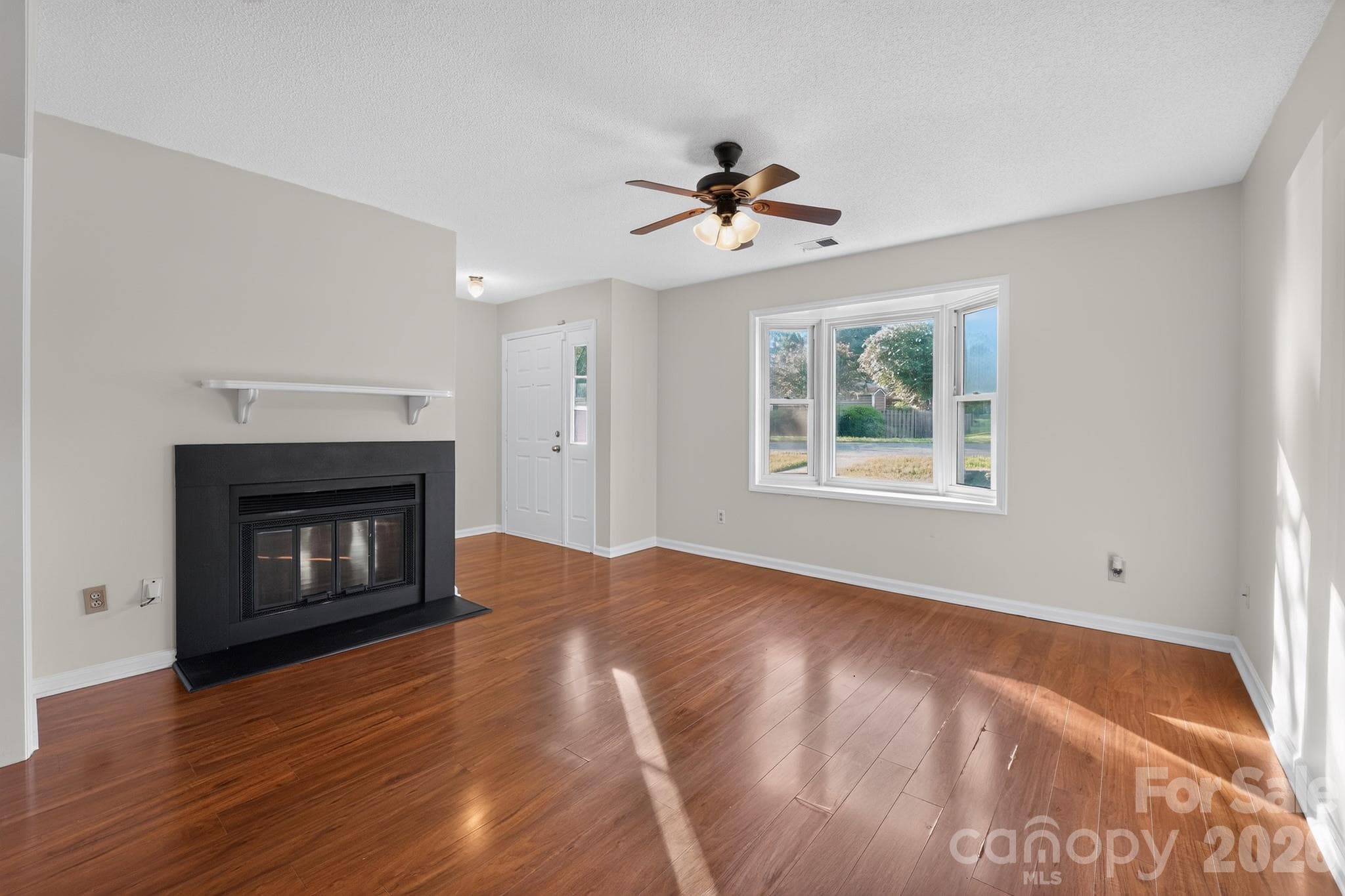 Townhouse at 8316 Summerglen Circle, Charlotte, photo 2 of 15