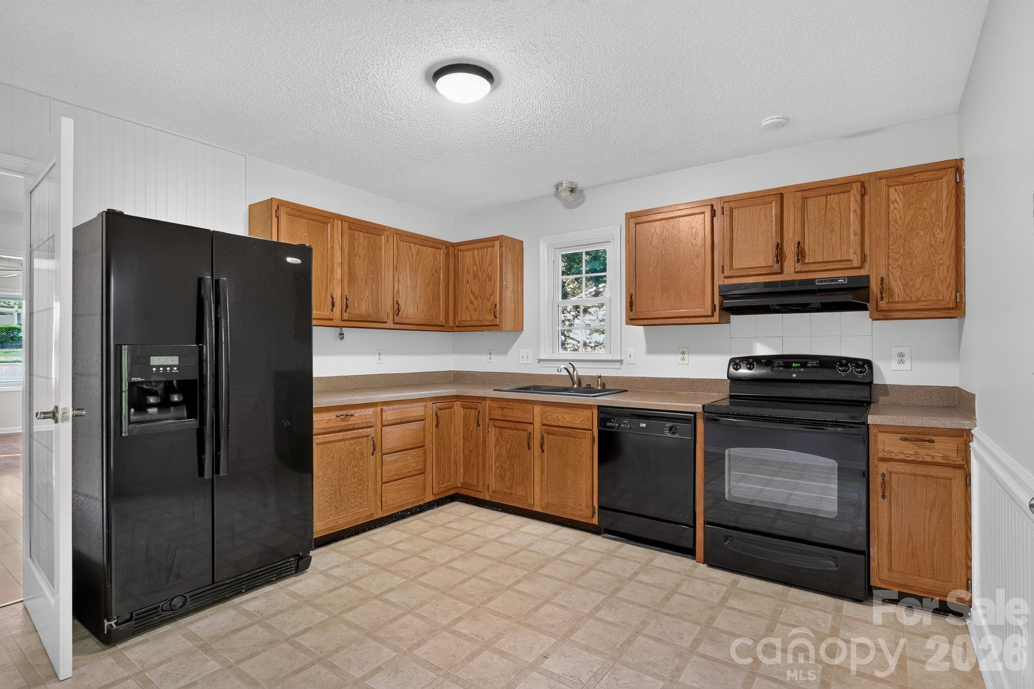 Townhouse at 8316 Summerglen Circle, Charlotte, photo 6 of 15