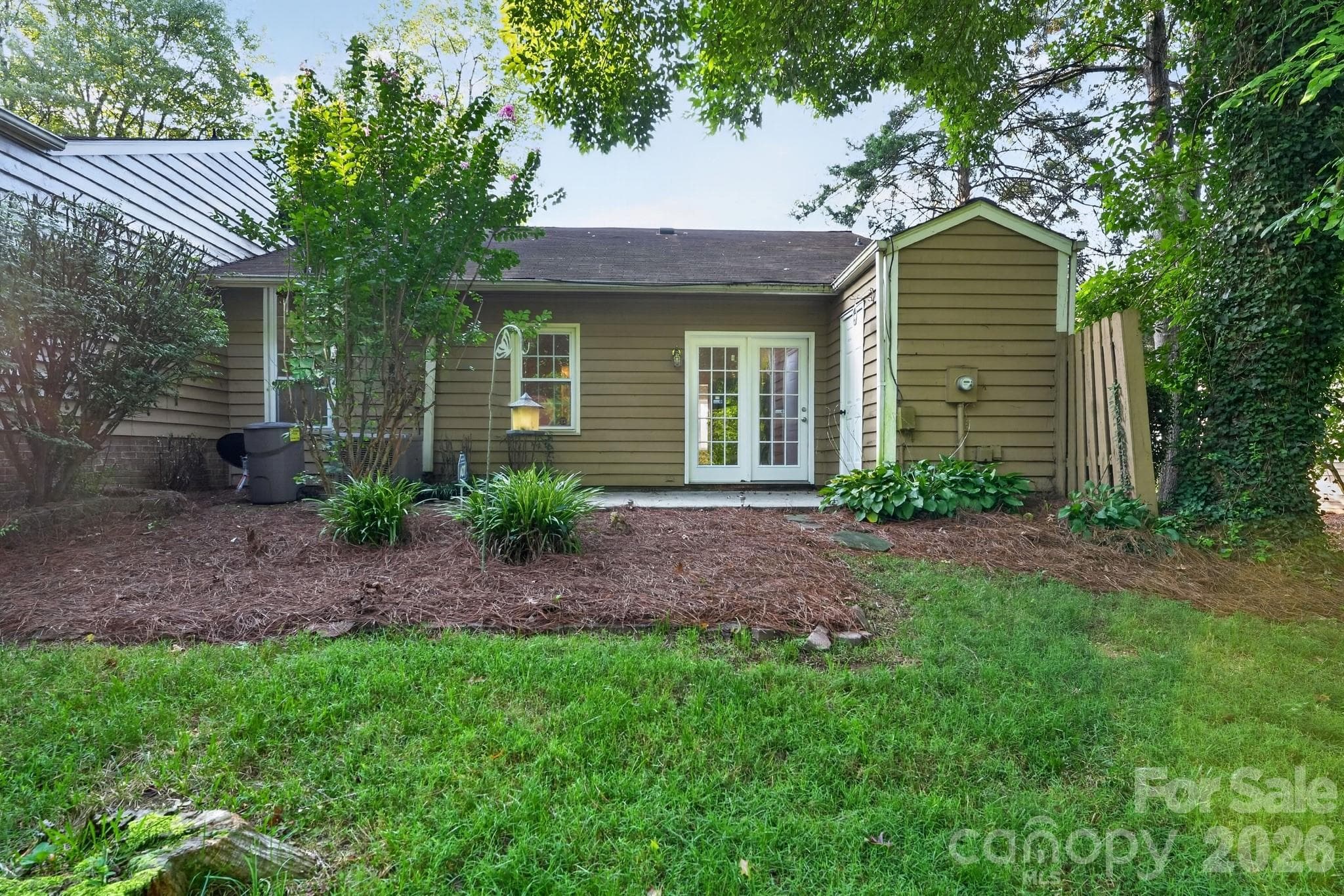 Townhouse at 8316 Summerglen Circle, Charlotte, photo 14 of 15
