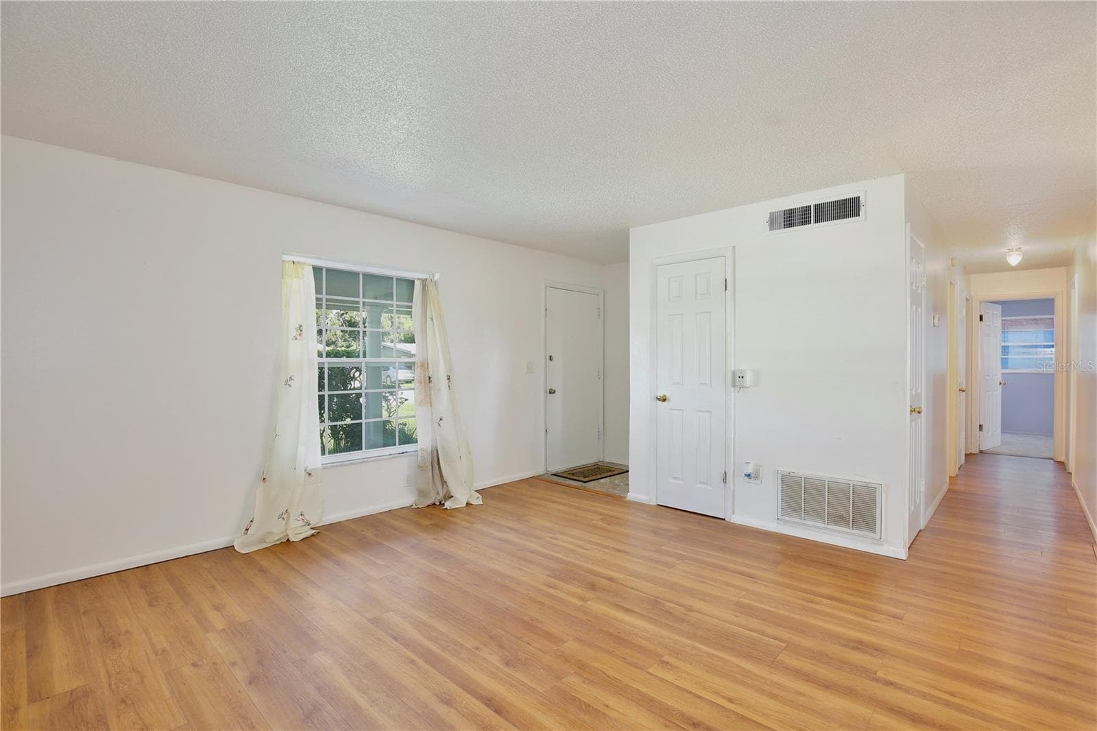 Single Family Residence at 2319 CONTINENTAL BLVD, ORLANDO, photo 7 of 24