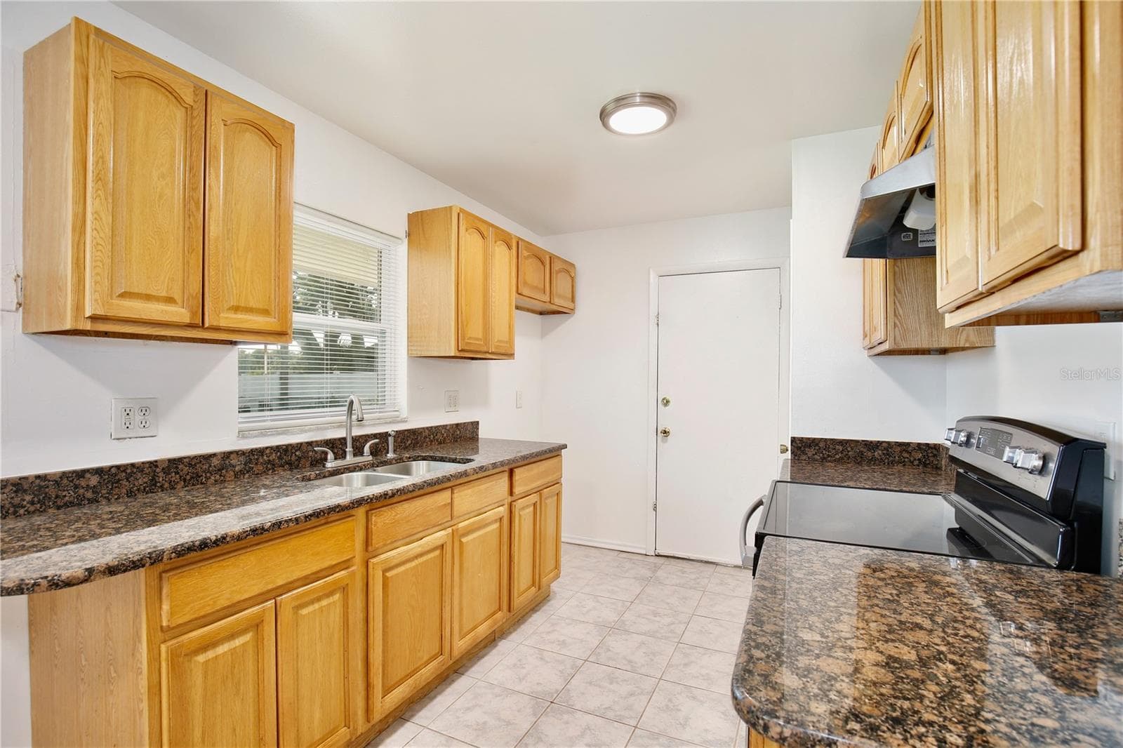 Single Family Residence at 2319 CONTINENTAL BLVD, ORLANDO, photo 9 of 24