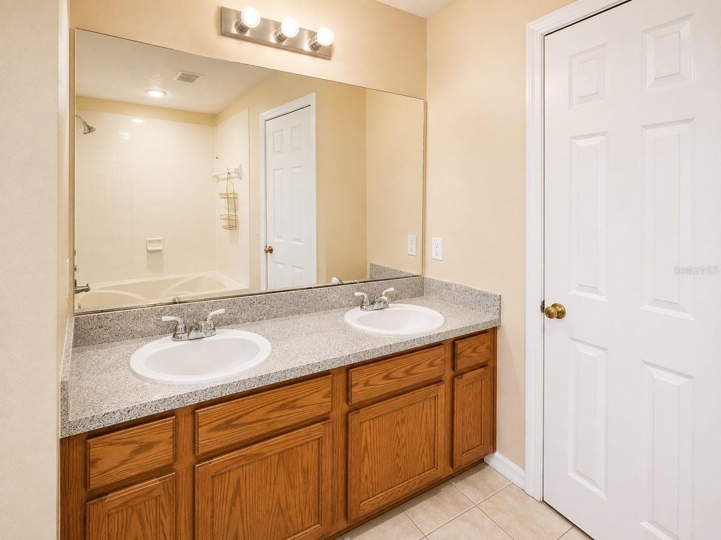 Townhouse at 2039 CYPRESS BAY BLVD, KISSIMMEE, photo 9 of 23