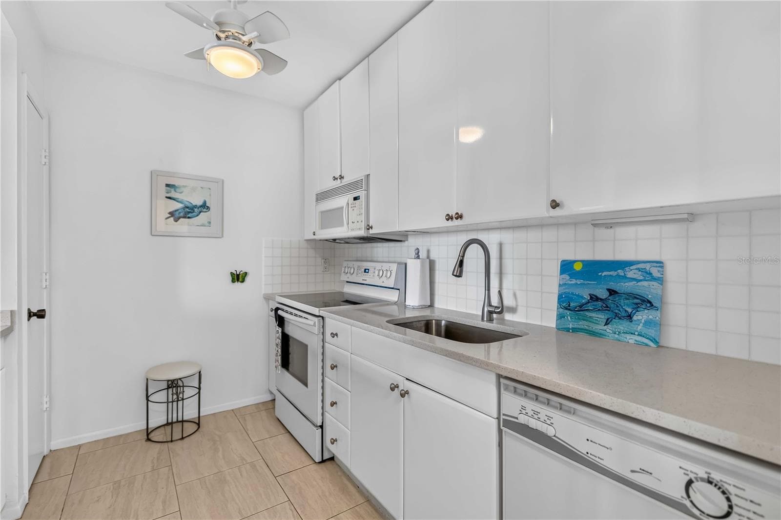 Condominium at 1212 BEN FRANKLIN DR #1205, SARASOTA, photo 12 of 61