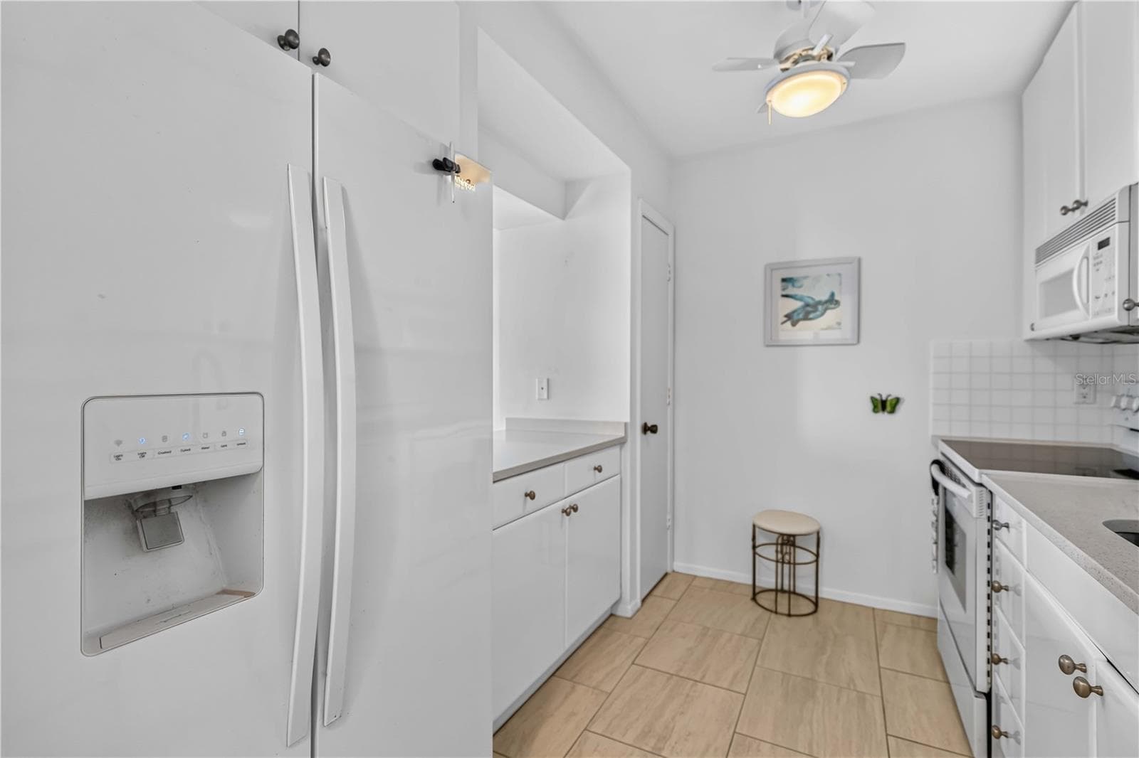 Condominium at 1212 BEN FRANKLIN DR #1205, SARASOTA, photo 13 of 61