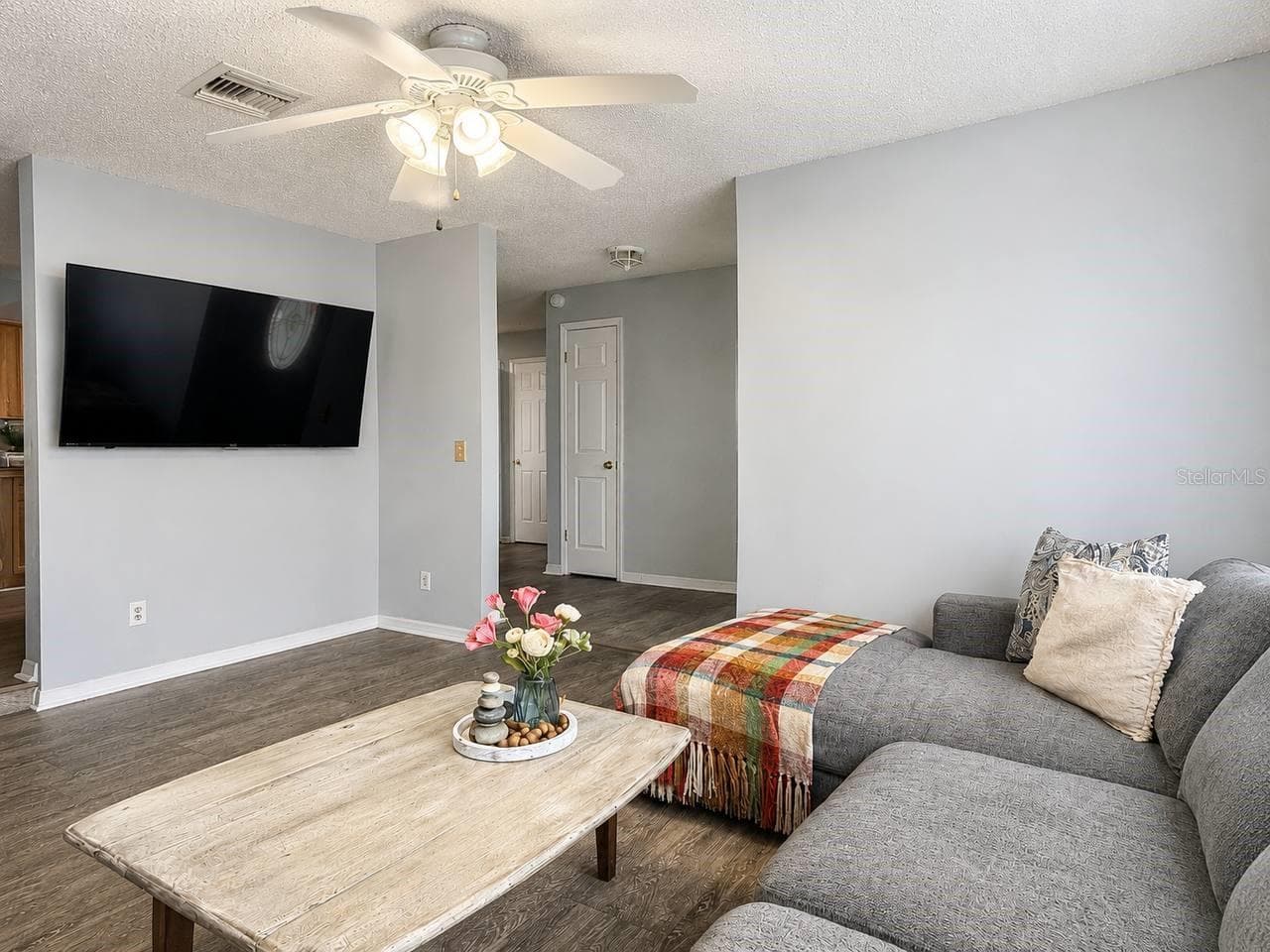 Single Family Residence at 290 HILLSIDE DR, CLERMONT, photo 7 of 39