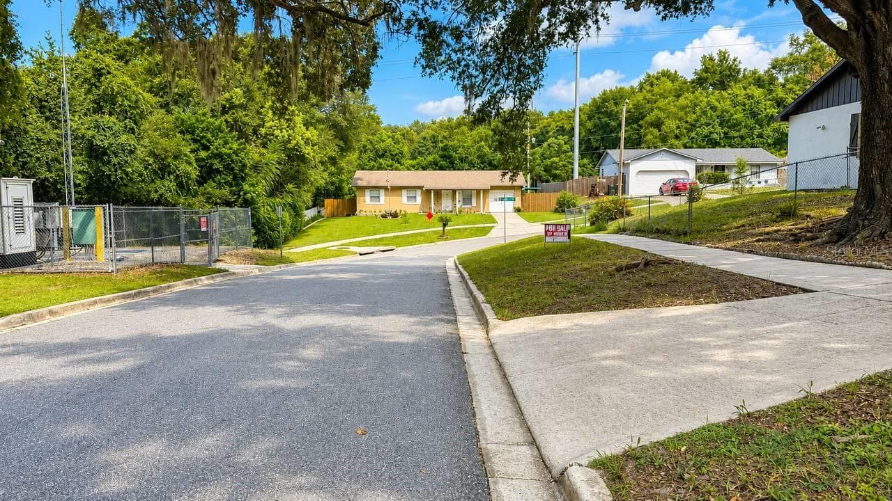 Single Family Residence at 290 HILLSIDE DR, CLERMONT, photo 32 of 39