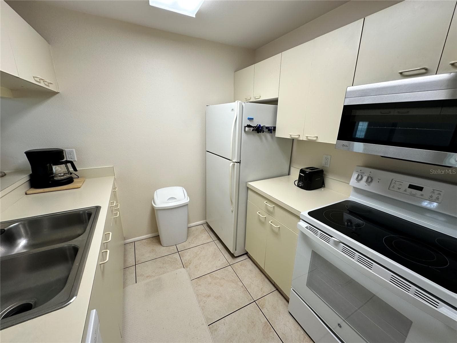 Condominium at 3846 59TH AVE W #3846, BRADENTON, photo 9 of 31
