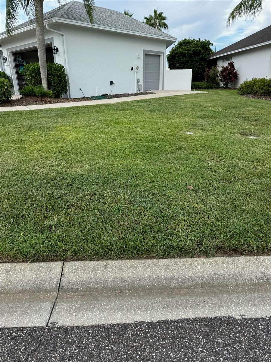 Single Family Residence at 6623 BENDELOW DR, LAKELAND, photo 2 of 25