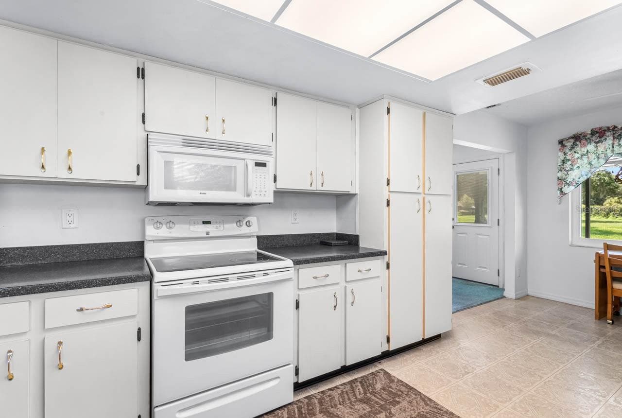 Condominium at 2209 HARTLEBURY WAY #402, SUN CITY CENTER, photo 16 of 69