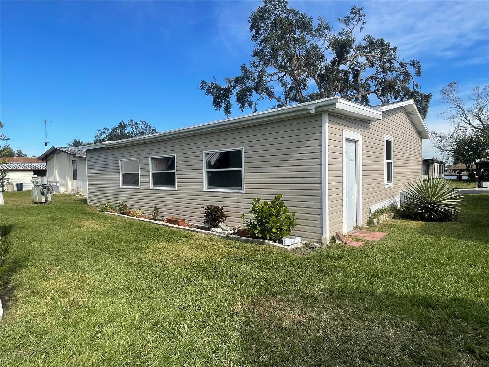 Mobile Home at 3145 HIDDEN LAKE DR, WESLEY CHAPEL, photo 3 of 25