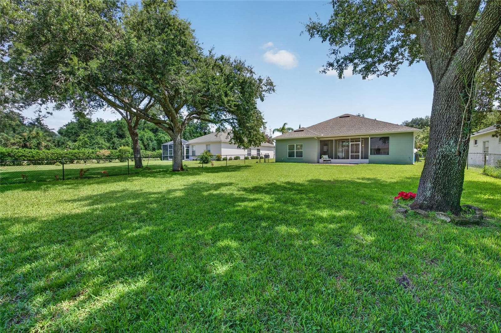 Fenced backyard - 12 OLD CREEK CIR, ORMOND BEACH