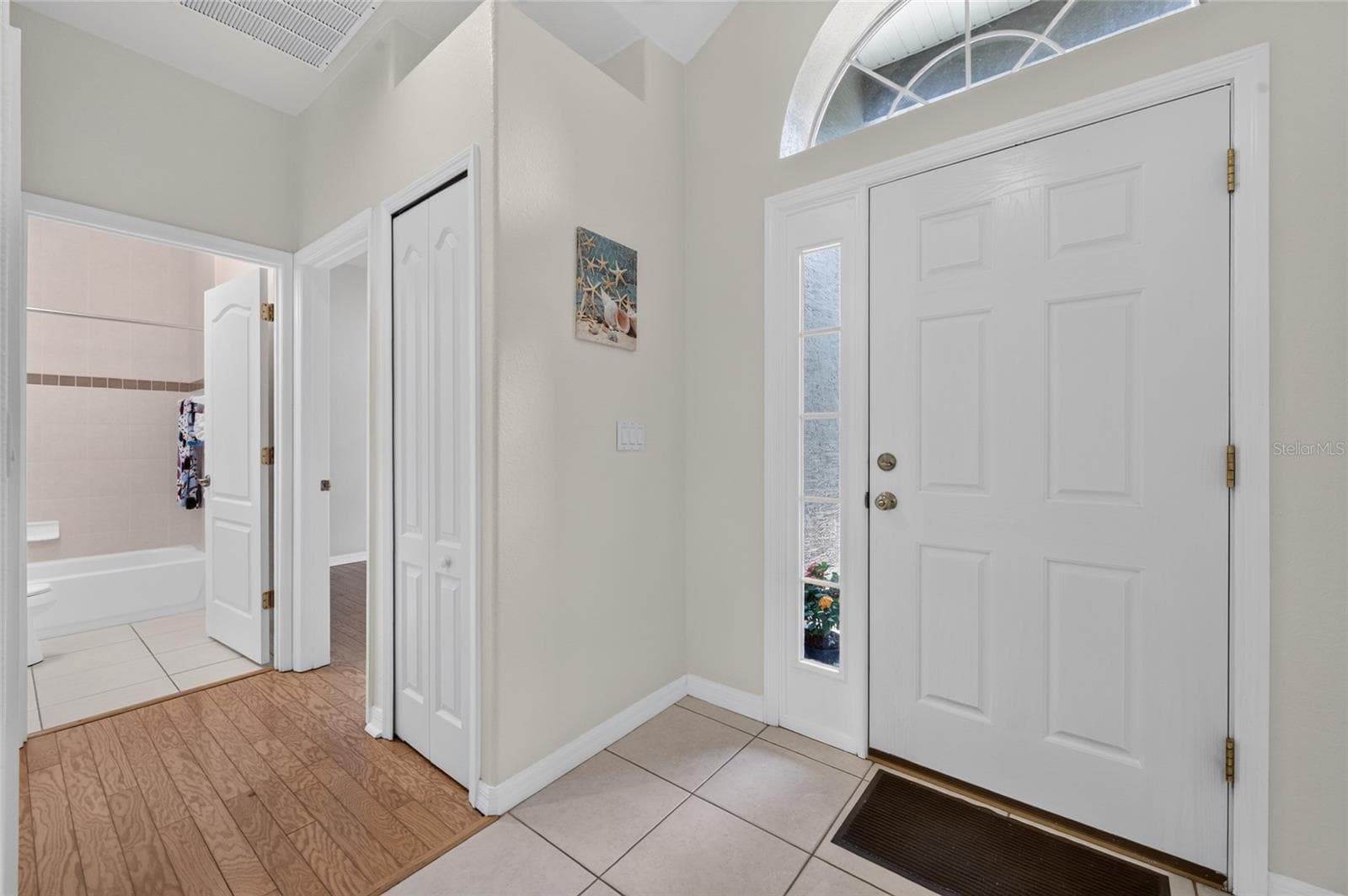 Foyer + Guest bath - 12 OLD CREEK CIR, ORMOND BEACH