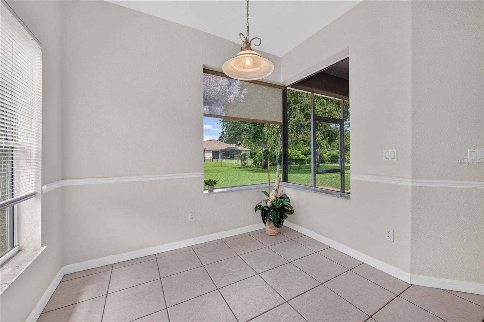 Breakfast nook - 12 OLD CREEK CIR, ORMOND BEACH