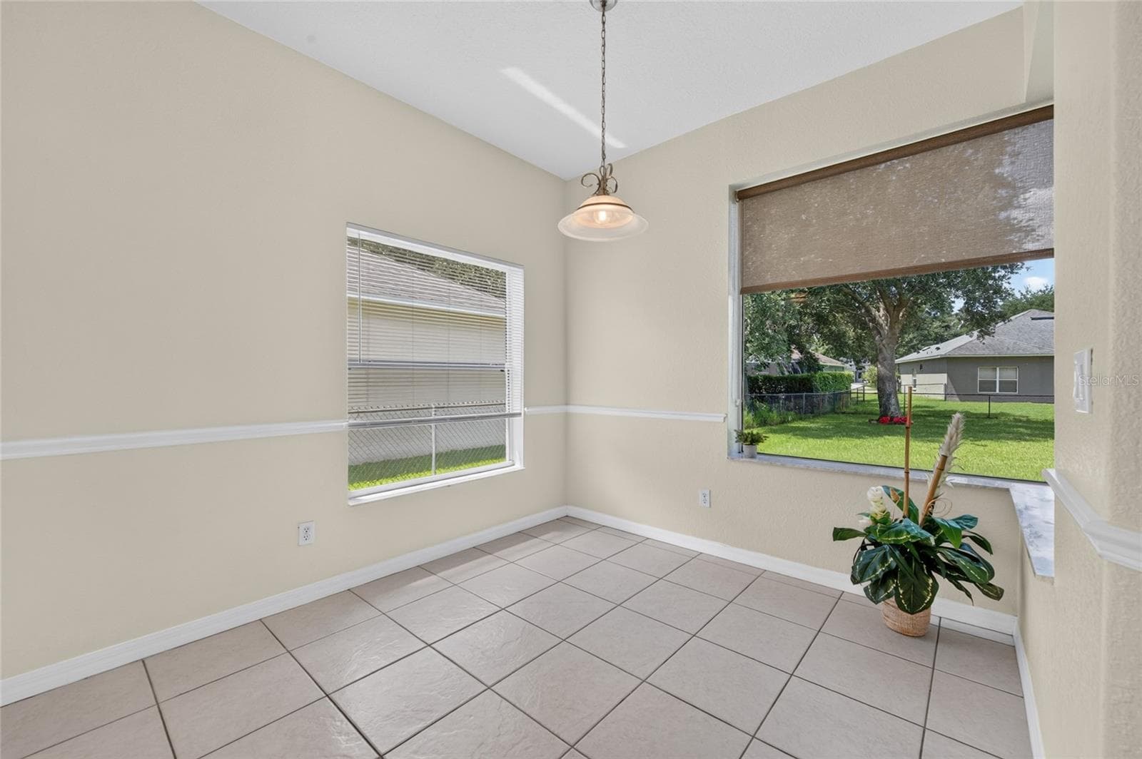 Breakfast nook - 12 OLD CREEK CIR, ORMOND BEACH