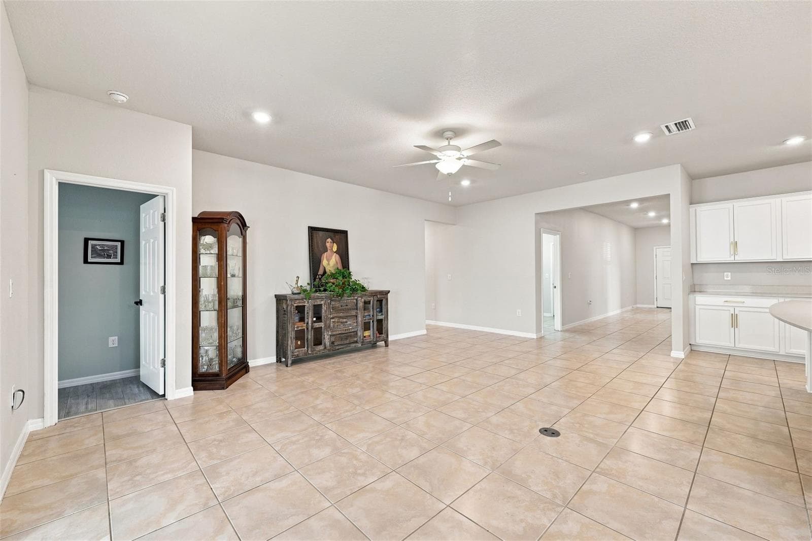 Single Family Residence at 18359 CORTES CREEK BLVD, SPRING HILL, photo 6 of 59