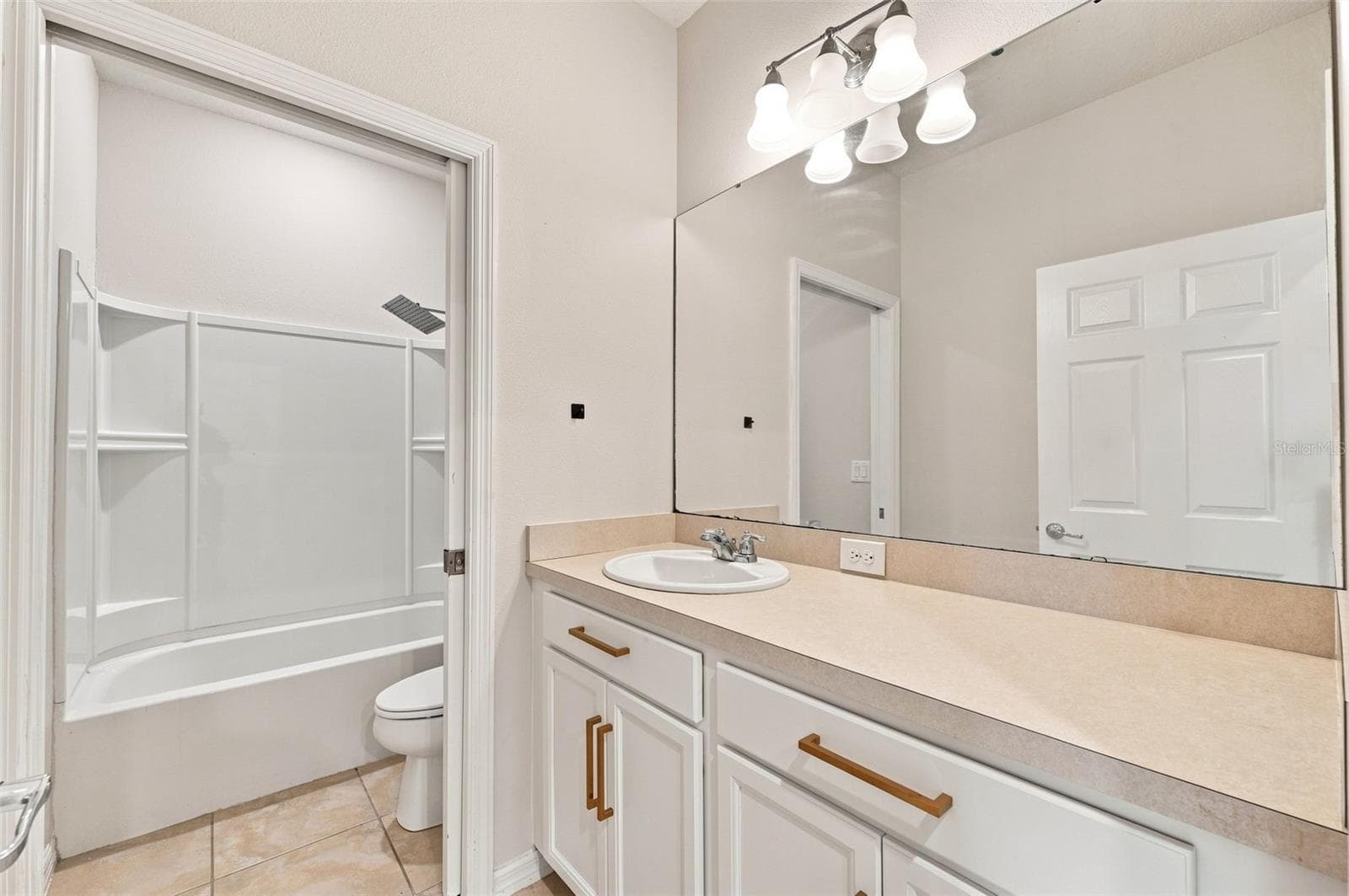 Single Family Residence at 18359 CORTES CREEK BLVD, SPRING HILL, photo 15 of 59