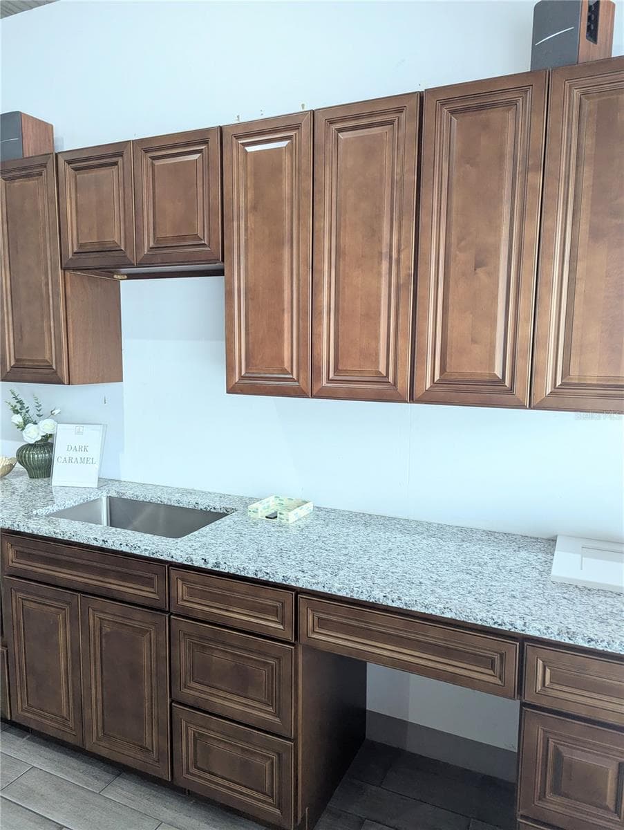 Dark Oak Cabinets - 104 ROBERTS AVE, MULBERRY