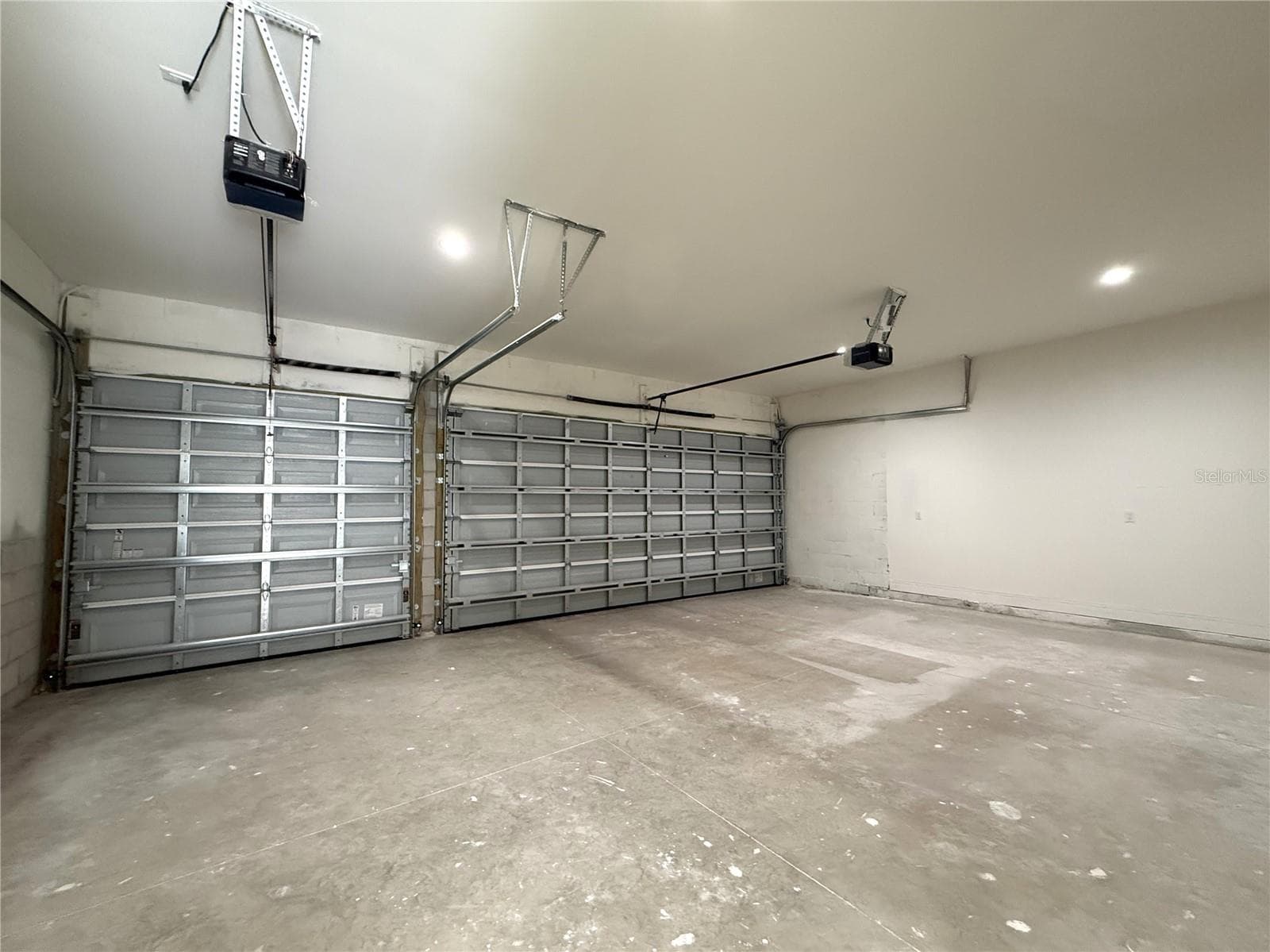 GARAGE - 16443 HILLSBOROUGH BLVD, PORT CHARLOTTE