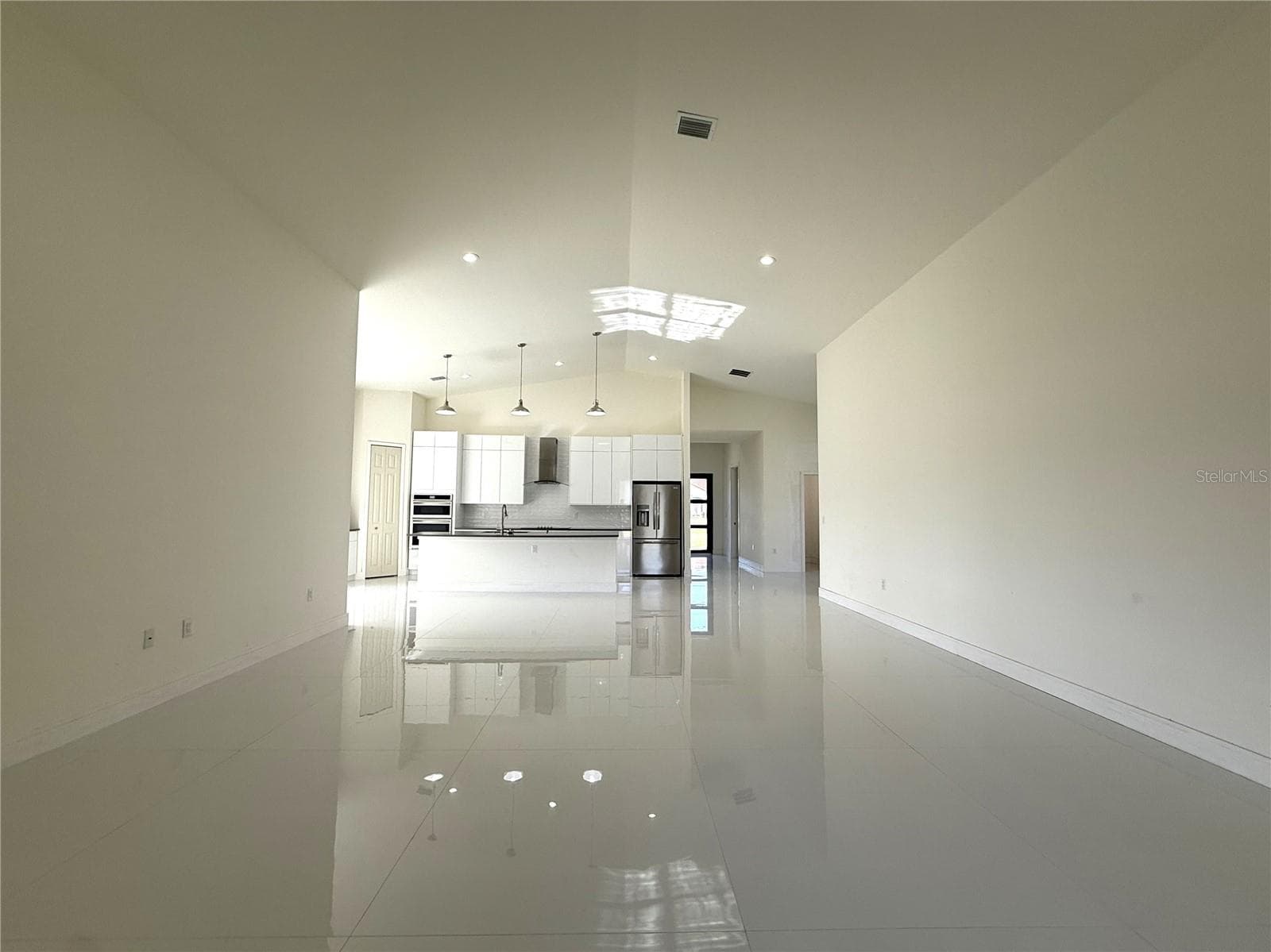 LIVING ROOM - 16443 HILLSBOROUGH BLVD, PORT CHARLOTTE