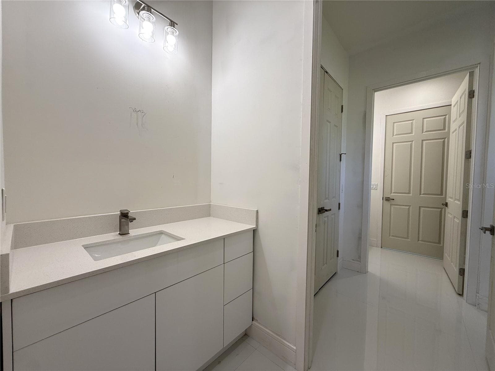 JACK AND JILL - 2ND BATHROOM - 16443 HILLSBOROUGH BLVD, PORT CHARLOTTE