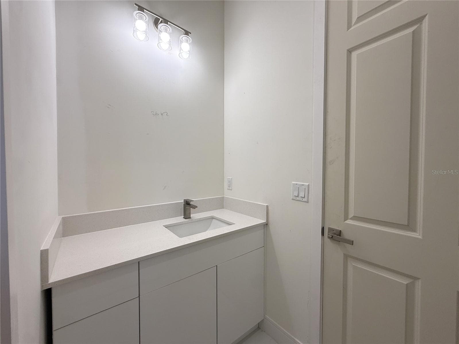 JACK AND JILL - 2ND BATHROOM - 16443 HILLSBOROUGH BLVD, PORT CHARLOTTE