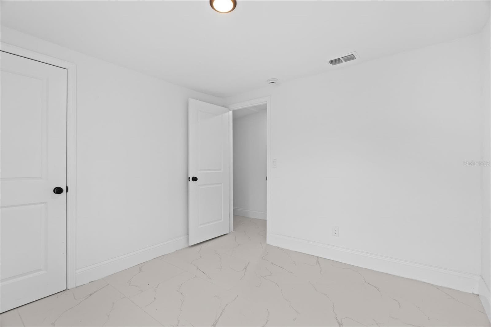 Single Family Residence at 929 ADRIAN CT, LAKELAND, photo 10 of 18
