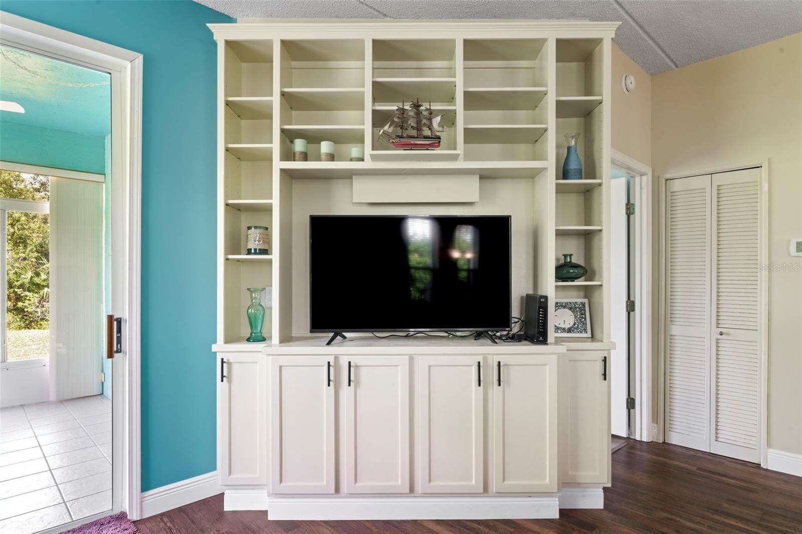 Built-Ins - 710 AUGUSTA CIR #11A, ST AUGUSTINE