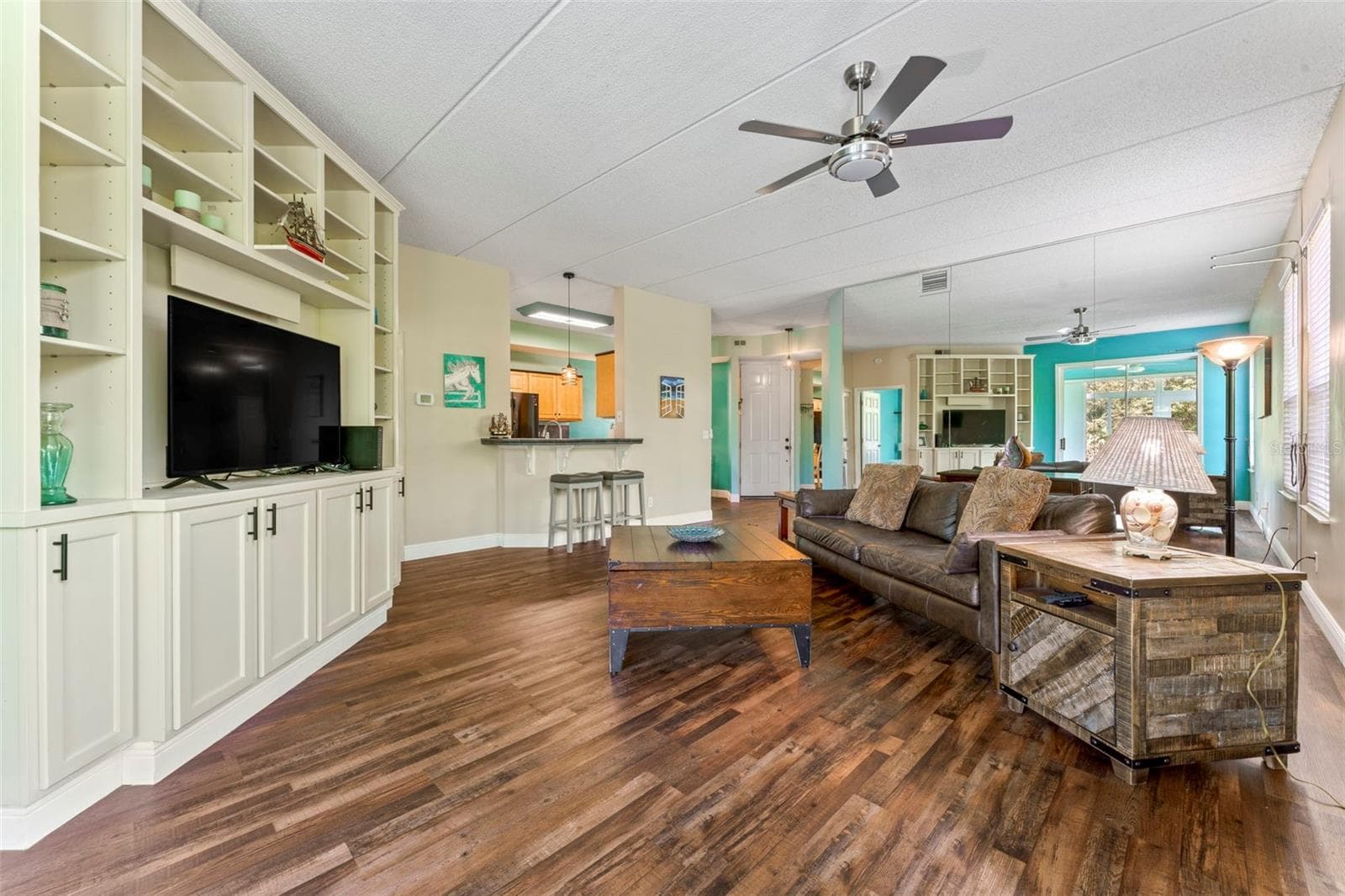 Living Space w/Built-Ins - 710 AUGUSTA CIR #11A, ST AUGUSTINE