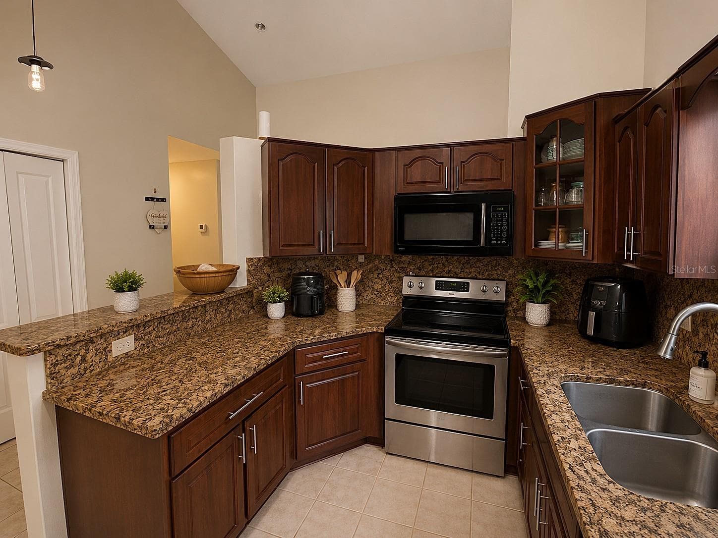 Single Family Residence at 33 PEACHTREE PL, BOYNTON BEACH, photo 8 of 35