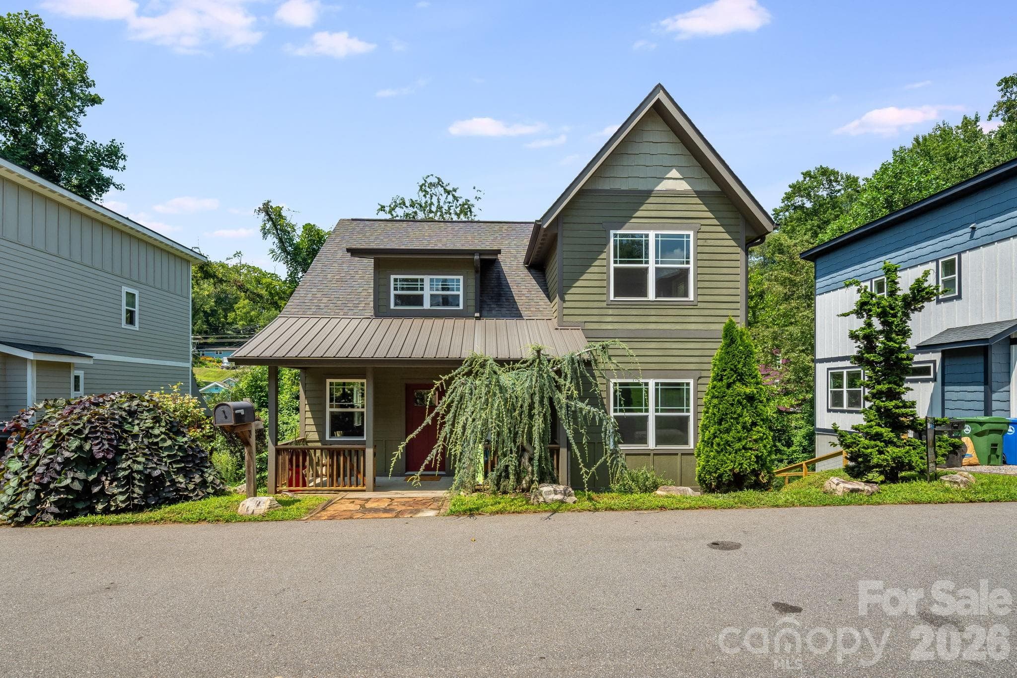 Beautiful home on a quiet street. - 35 Emmett Lane, Asheville