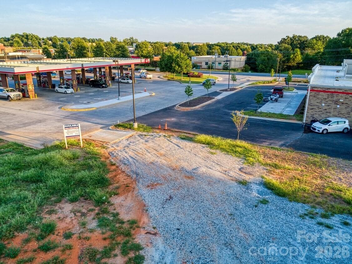 690 River Highway