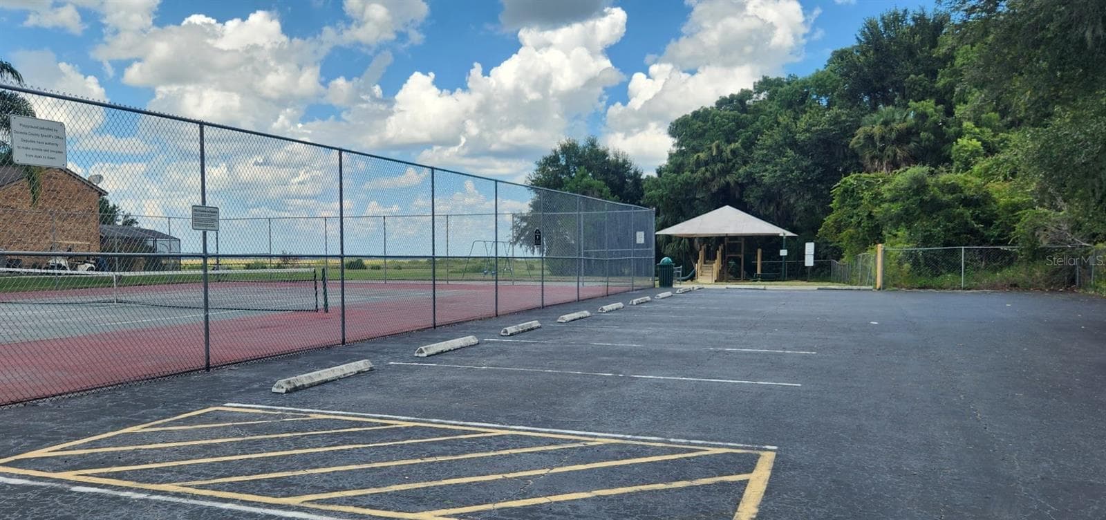 Neighborhood athletic courts - 2805 LAKE TOHOPEKALIGA BLVD, KISSIMMEE