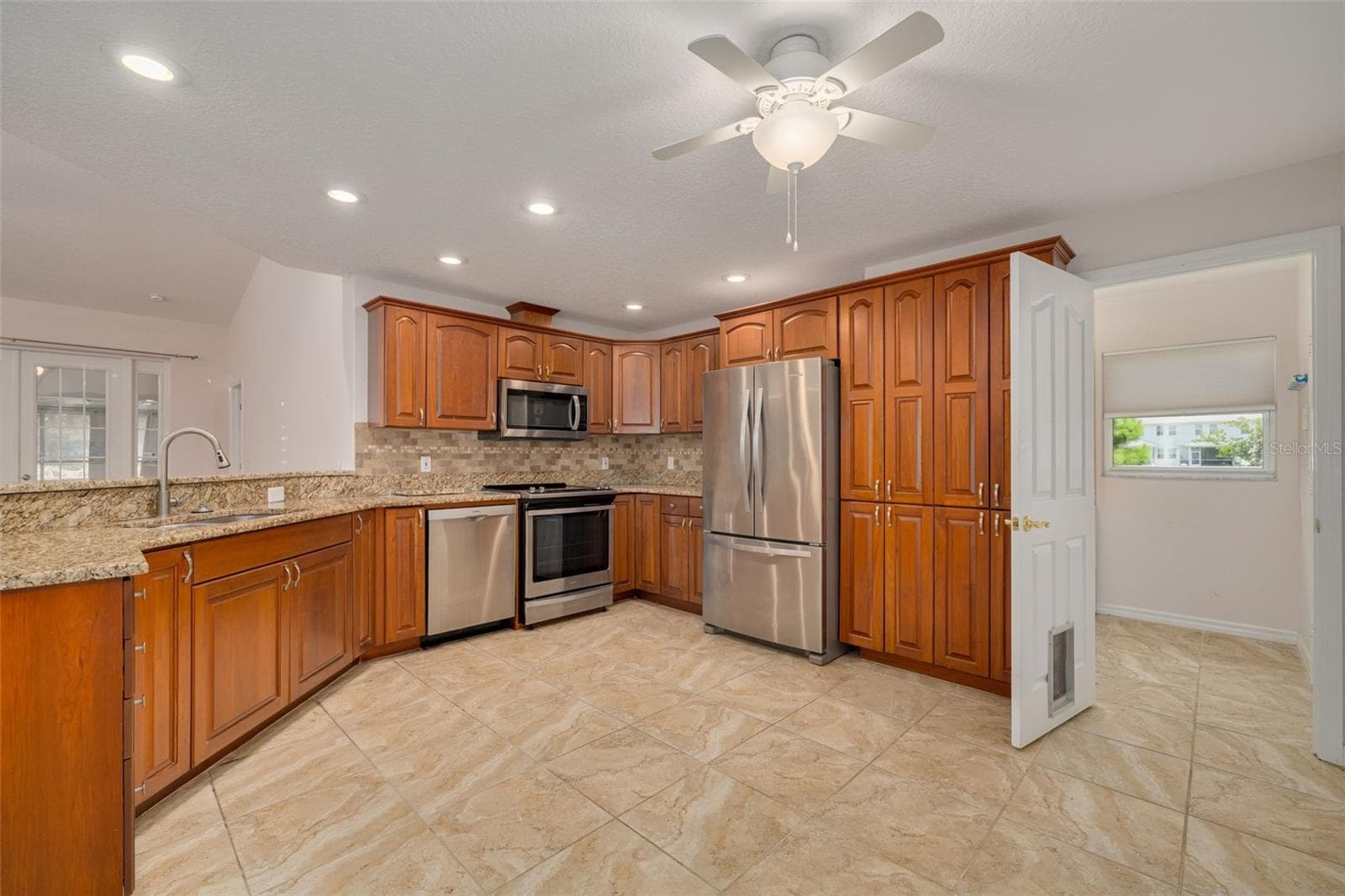 Kitchen/Dinette - 2102 BRADFORD ST, CLEARWATER