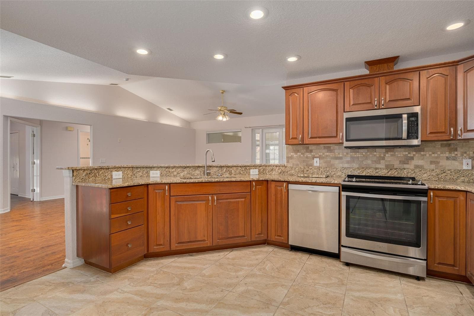 Kitchen/Dinette - 2102 BRADFORD ST, CLEARWATER