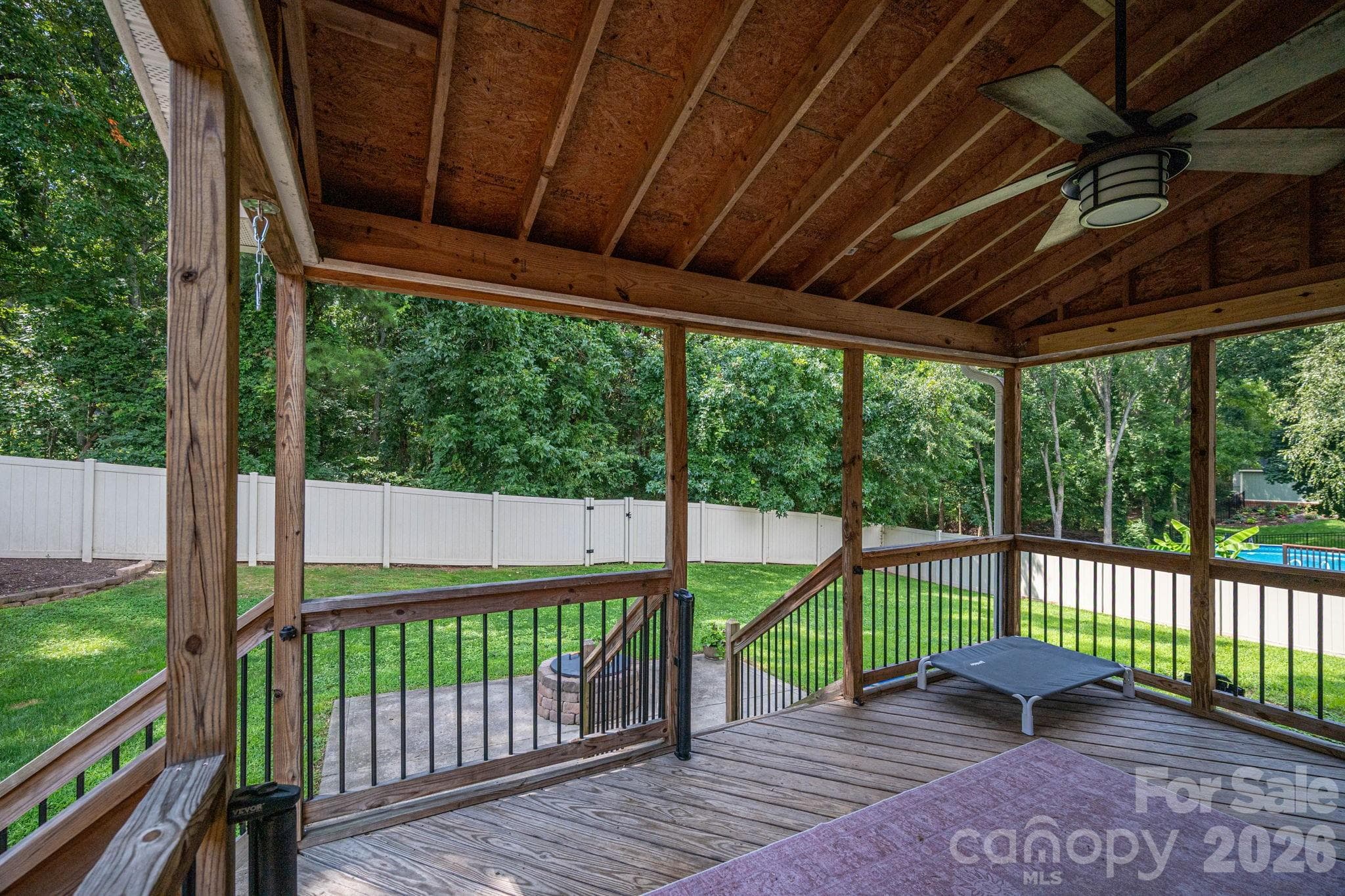 Single Family Residence at 908 Carole Summey Drive, Dallas, photo 5 of 48
