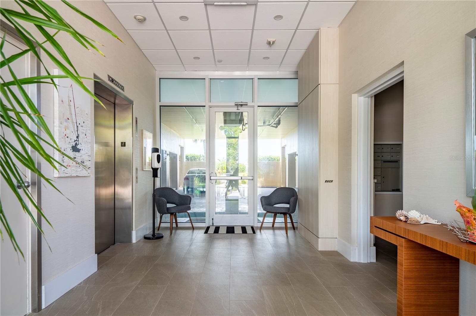 Lobby - 2675 GULF OF MEXICO DR #204, LONGBOAT KEY