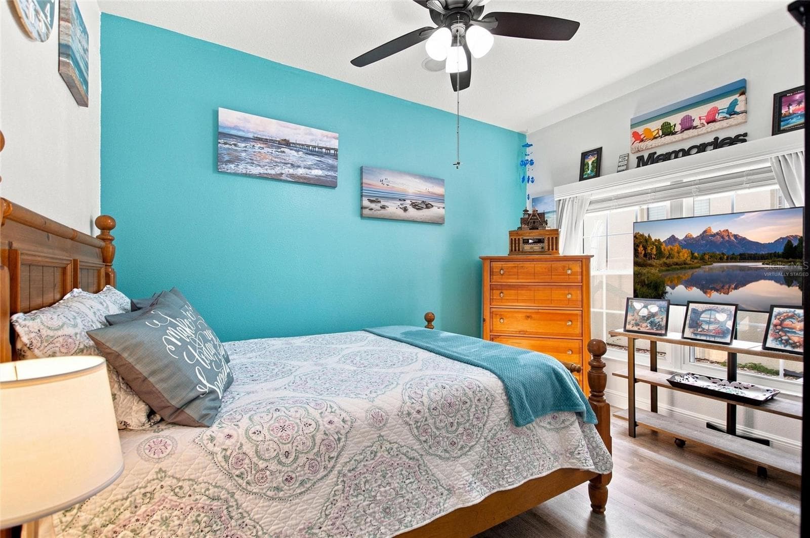 Center Guest room has virtually staged TV - 919 ASHTON DR, DAVENPORT