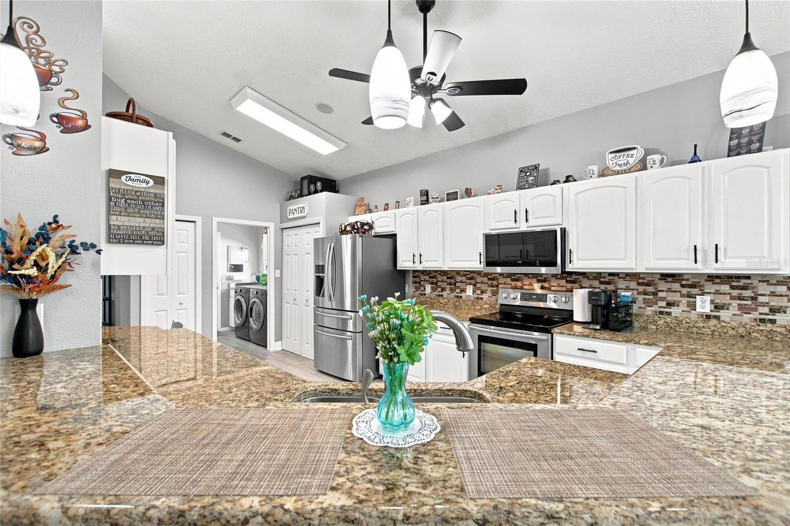 Granite counter tops - 919 ASHTON DR, DAVENPORT