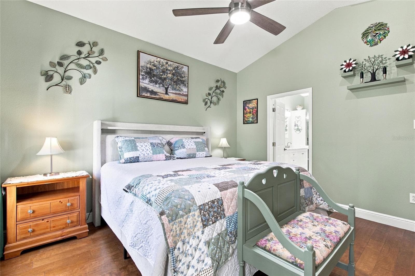 Primary en suite bedroom in back of house - 919 ASHTON DR, DAVENPORT