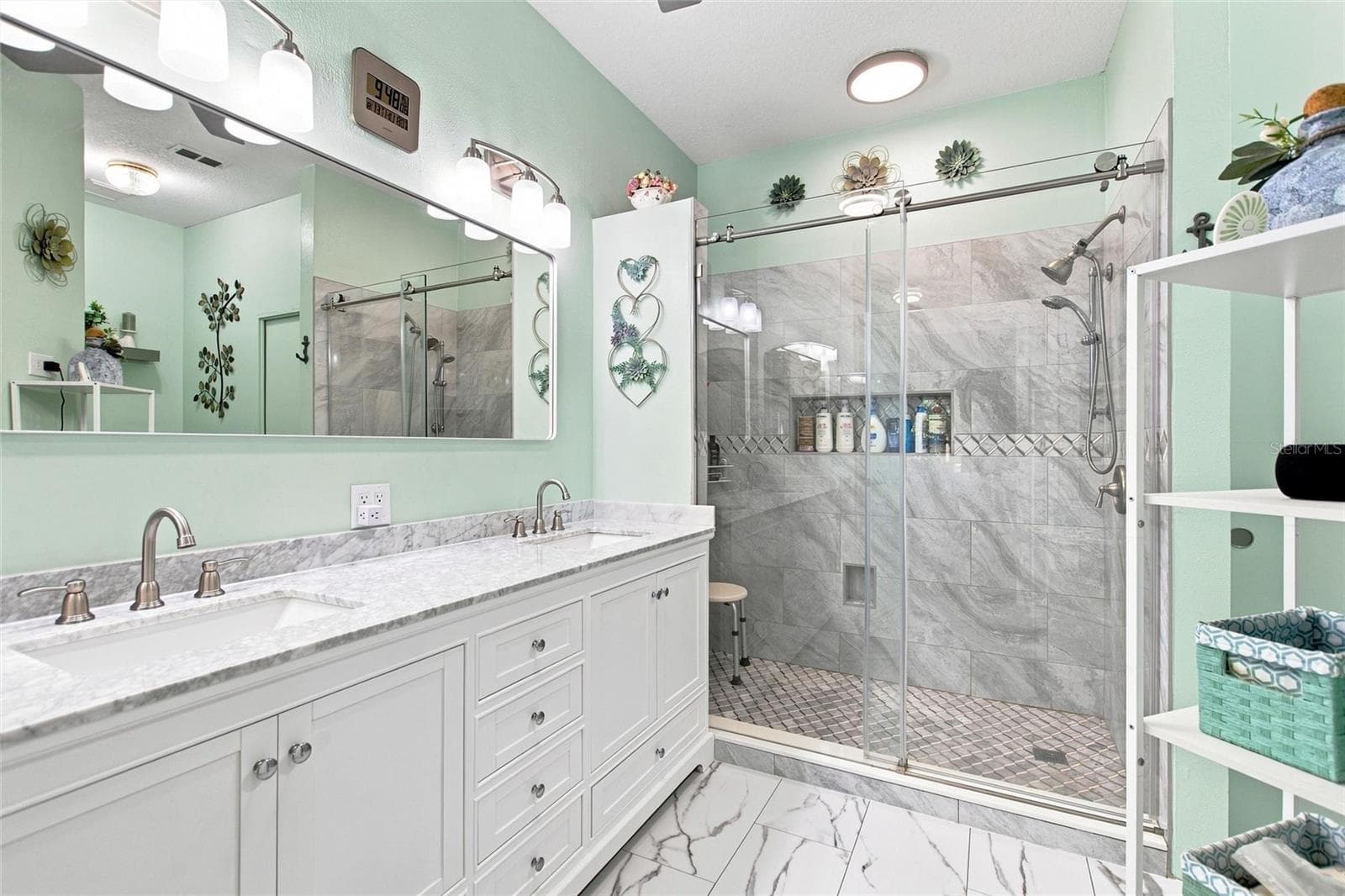Updated primary bath - 919 ASHTON DR, DAVENPORT