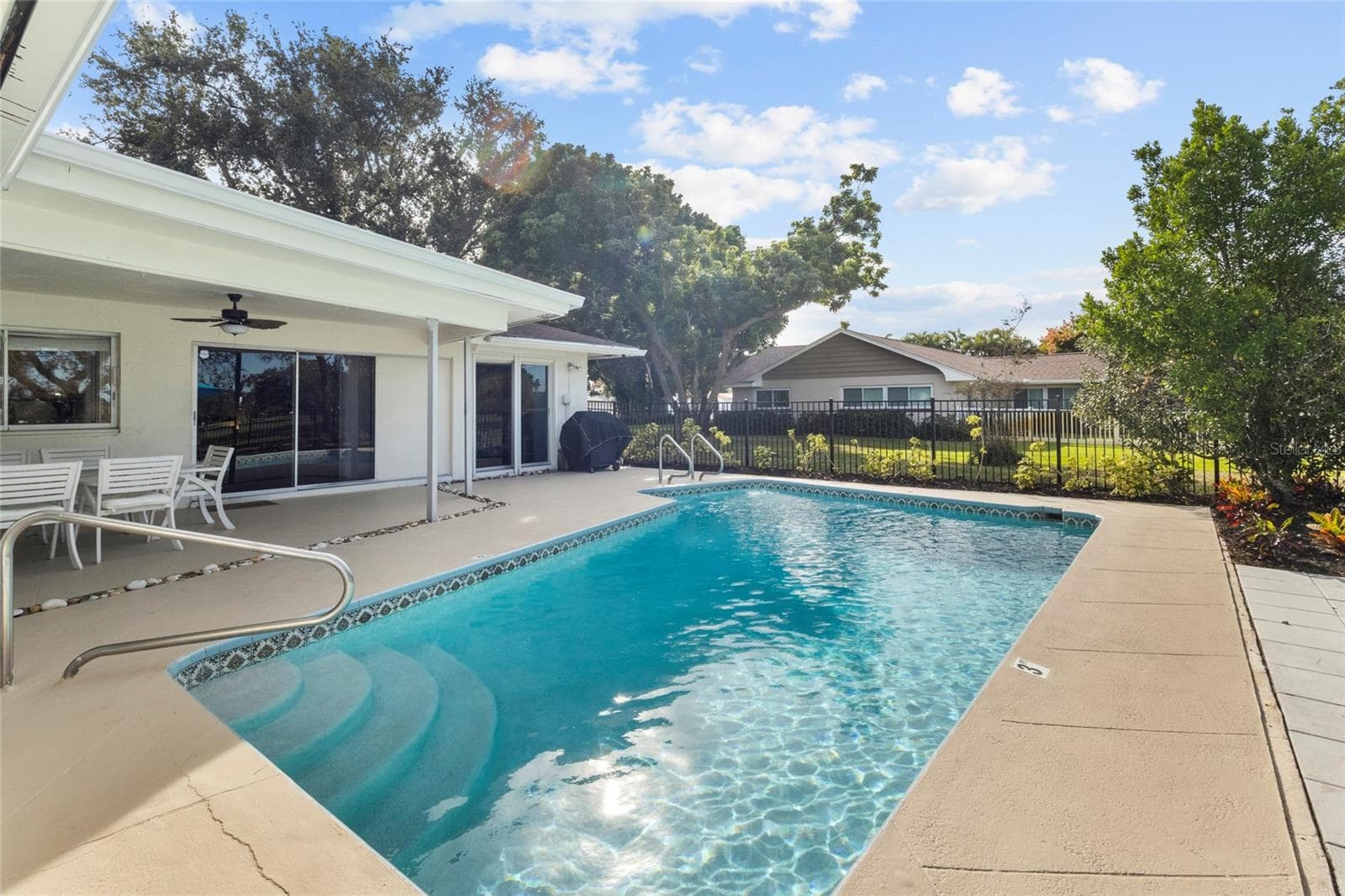 Single Family Residence at 433 WHITFIELD AVE, SARASOTA, photo 8 of 47