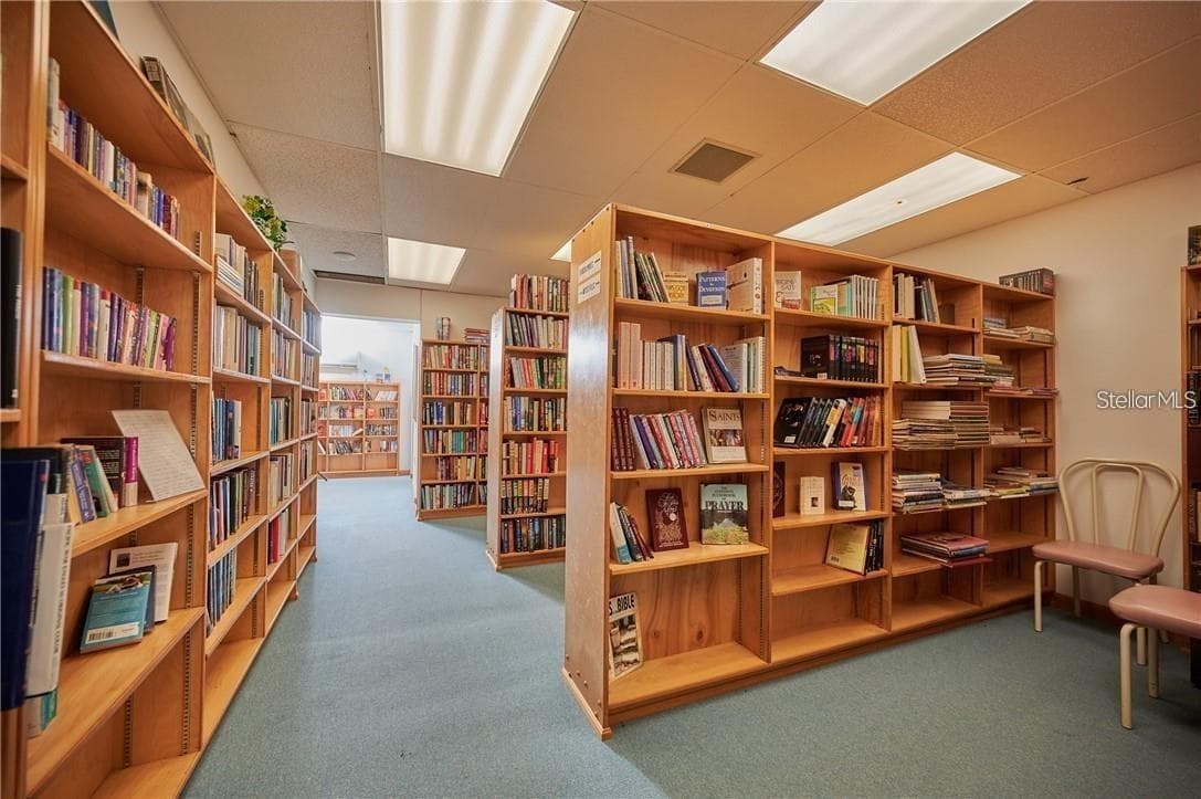 Library in Clubhouse - 609 INDIAN LAKE DR, INDIAN LAKE ESTATES