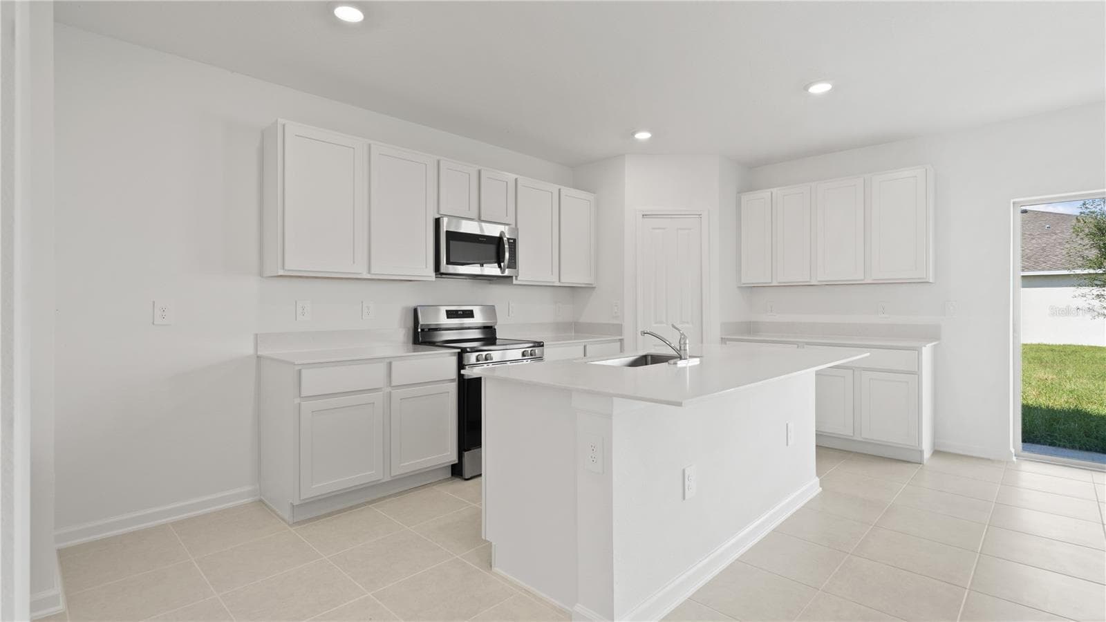 Single Family Residence at 1591 WILLOW GARDEN LOOP, EUSTIS, photo 3 of 13