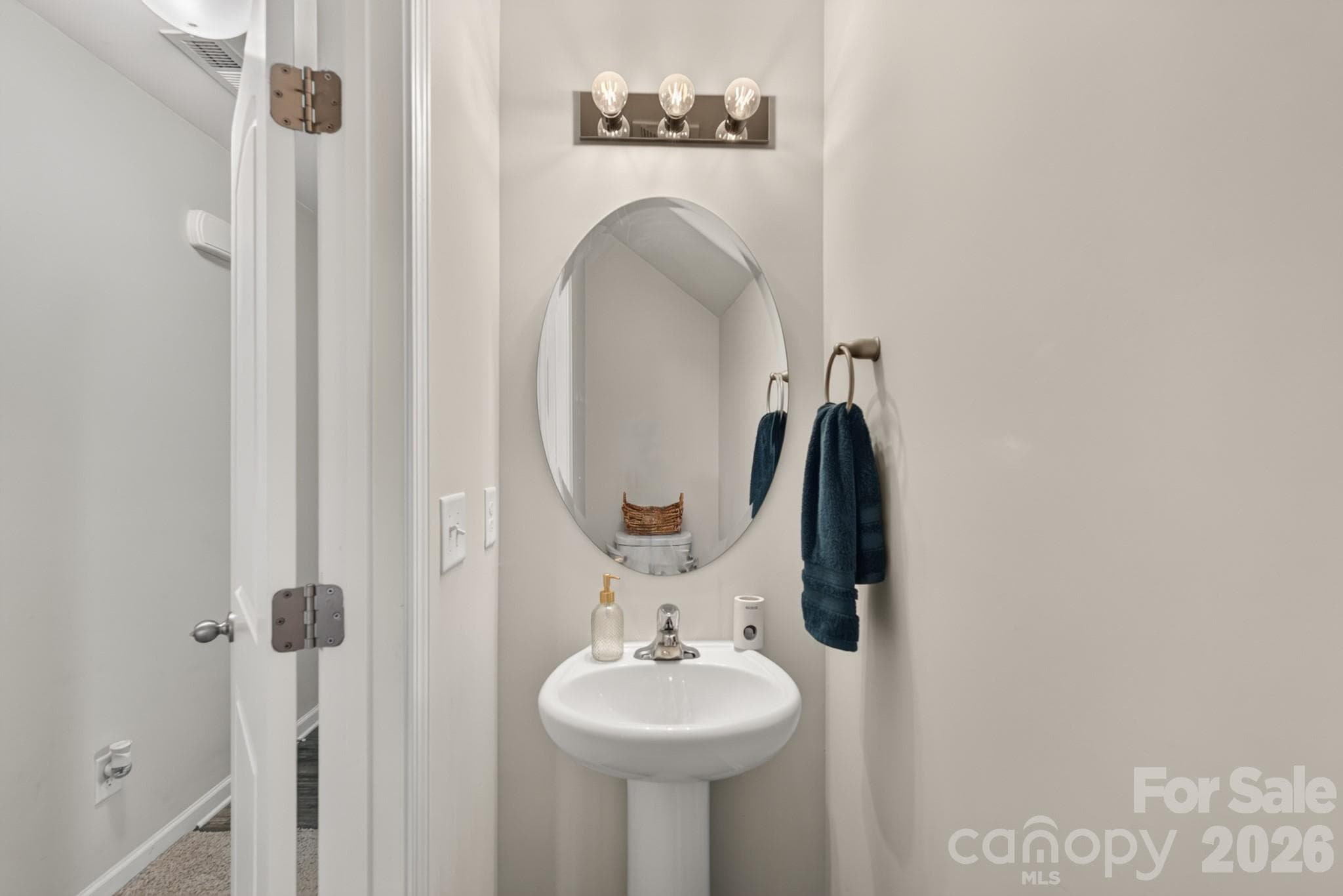 Powder room - 1425 Springdale Road, Lancaster